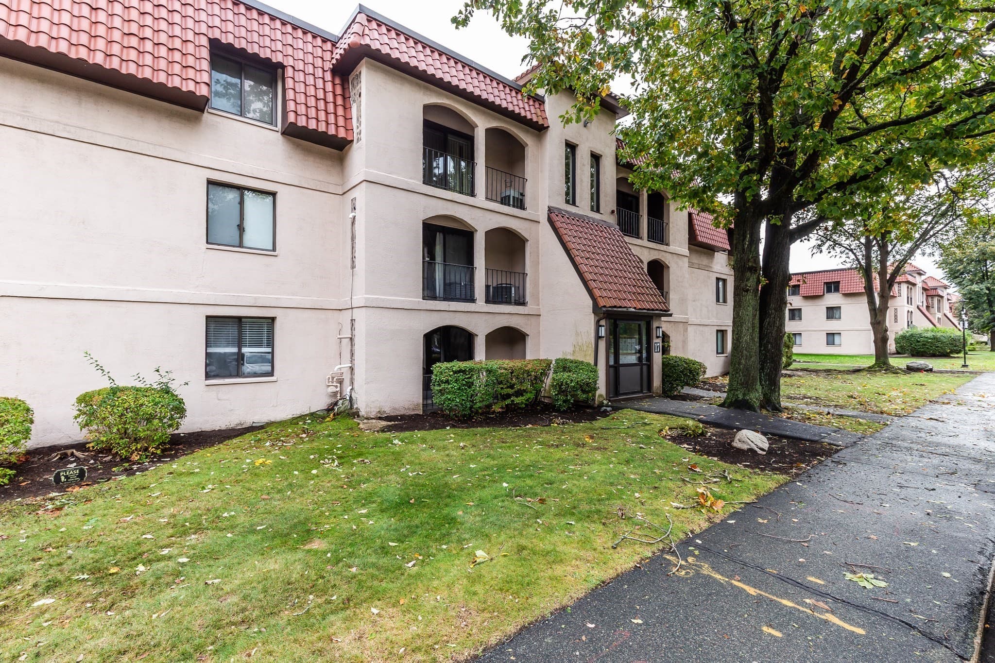 Condominium at 685 Oak St # 1, Brockton MA 02301, Brockton, photo 2 of 10
