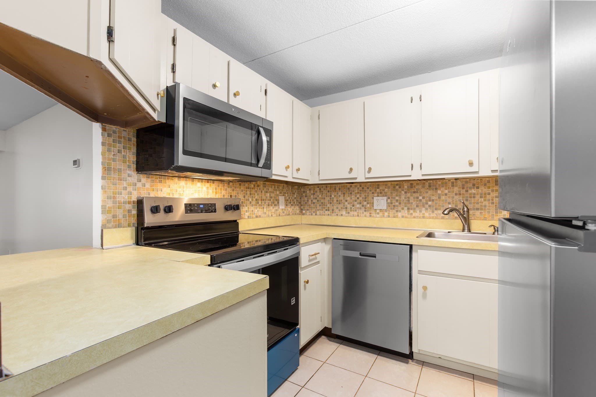 Condominium at 685 Oak St # 1, Brockton MA 02301, Brockton, photo 3 of 10