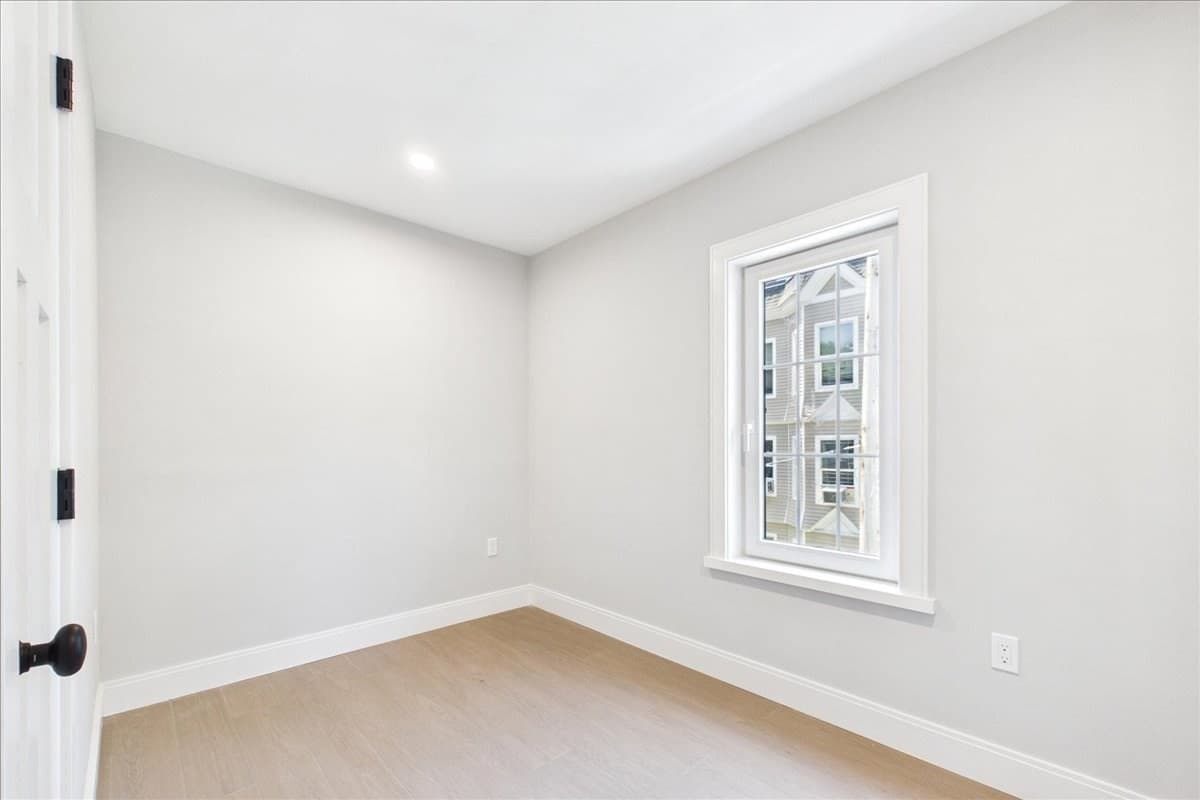Condominium at 305 Chestnut Ave # 4, Boston MA 02130, Boston, photo 24 of 38