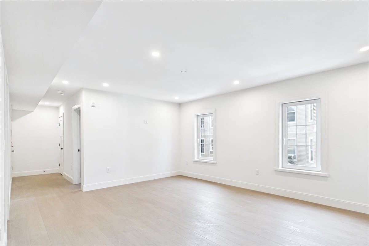 Condominium at 305 Chestnut Ave # 4, Boston MA 02130, Boston, photo 14 of 38