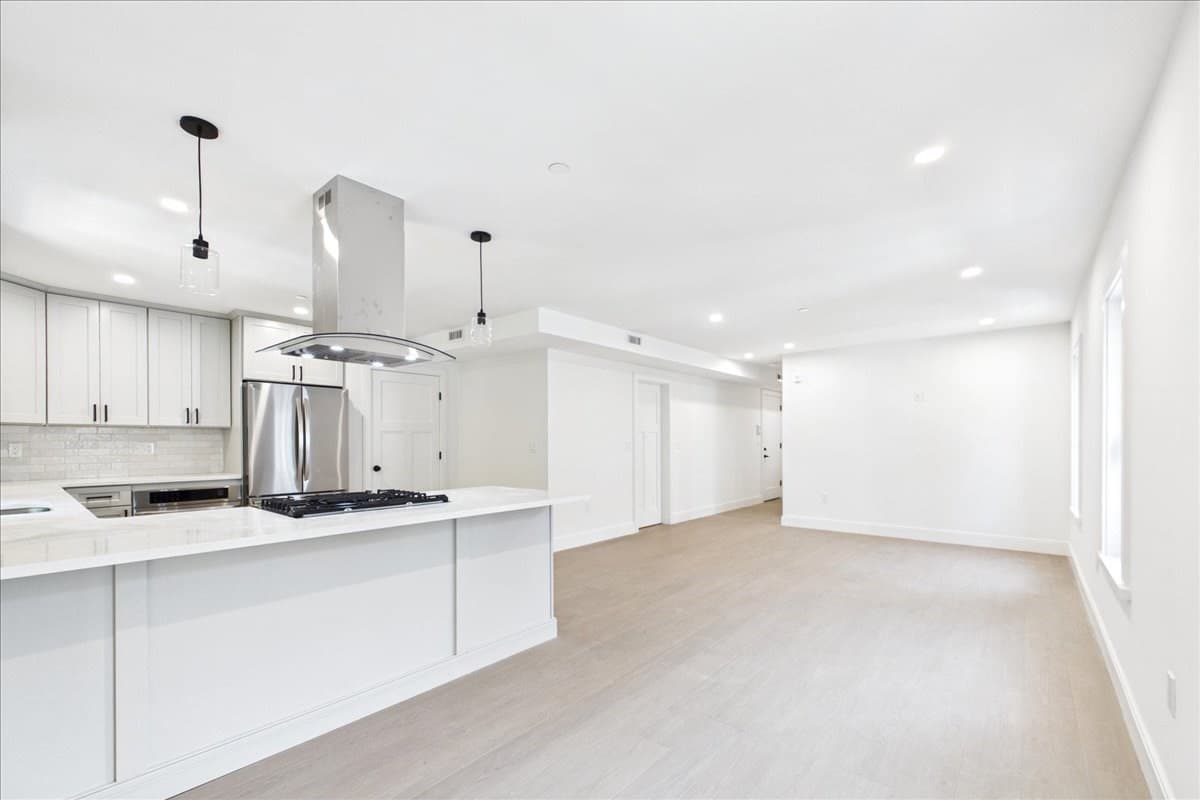 Condominium at 305 Chestnut Ave # 4, Boston MA 02130, Boston, photo 8 of 38
