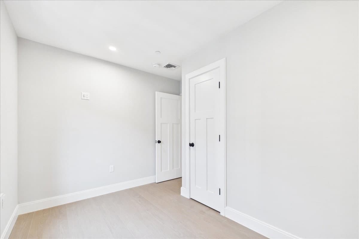 Condominium at 305 Chestnut Ave # 4, Boston MA 02130, Boston, photo 25 of 38