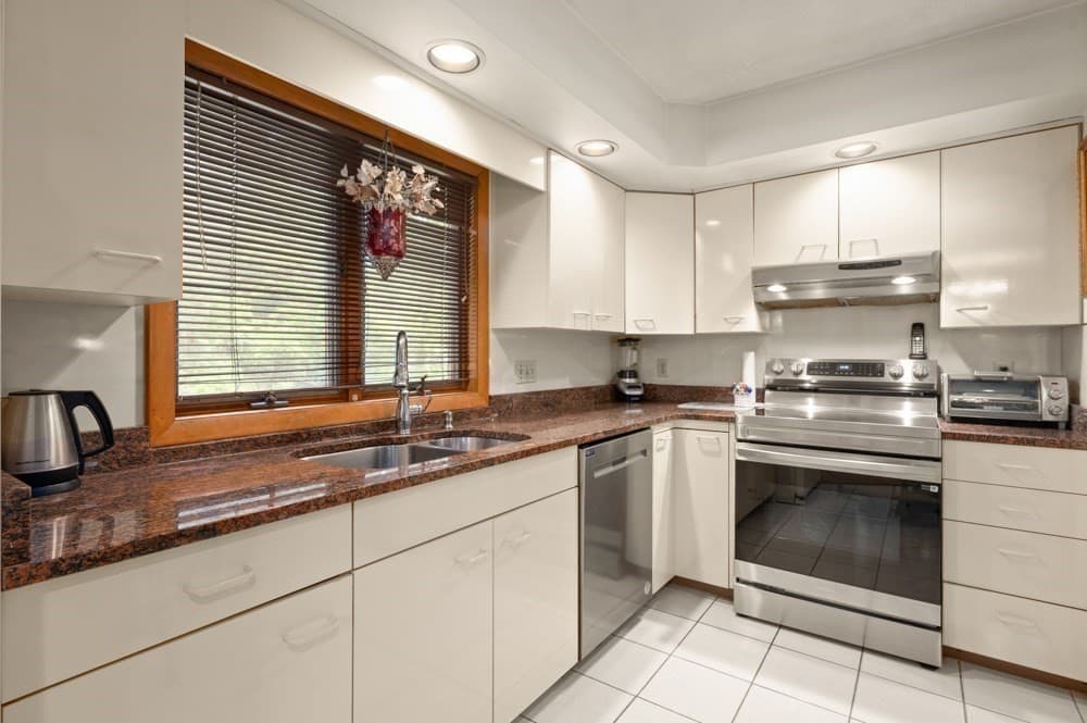 Single Family Residence at 5 Lee Ave, Burlington MA 01803, Burlington, photo 15 of 36