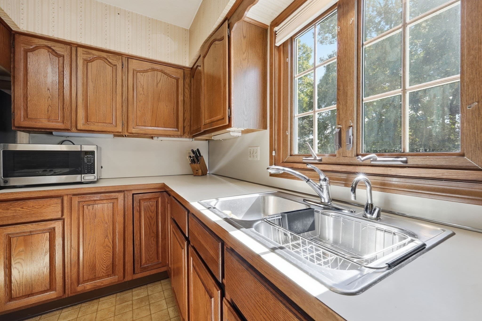 Single Family Residence at 43 Pineridge Dr, Westfield MA 01085, Westfield, photo 6 of 42
