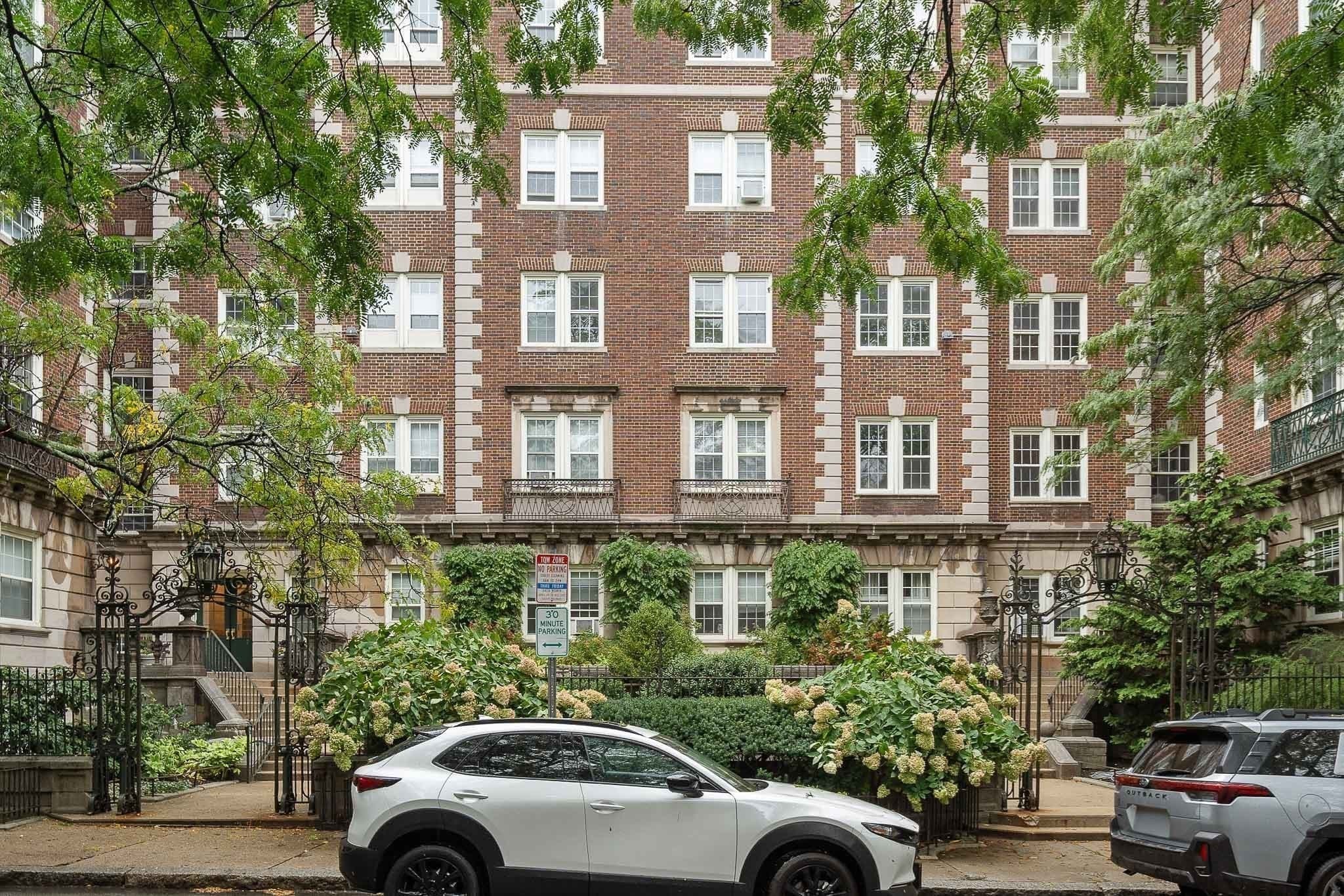 Condominium at 3 Arlington St, Cambridge MA 02138, Cambridge, photo 26 of 27