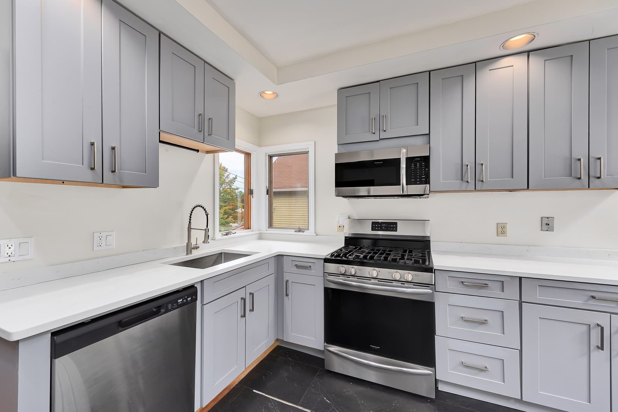 Single Family Residence at 8 Birch Hill Ave, Wakefield MA 01880, Wakefield, photo 3 of 28
