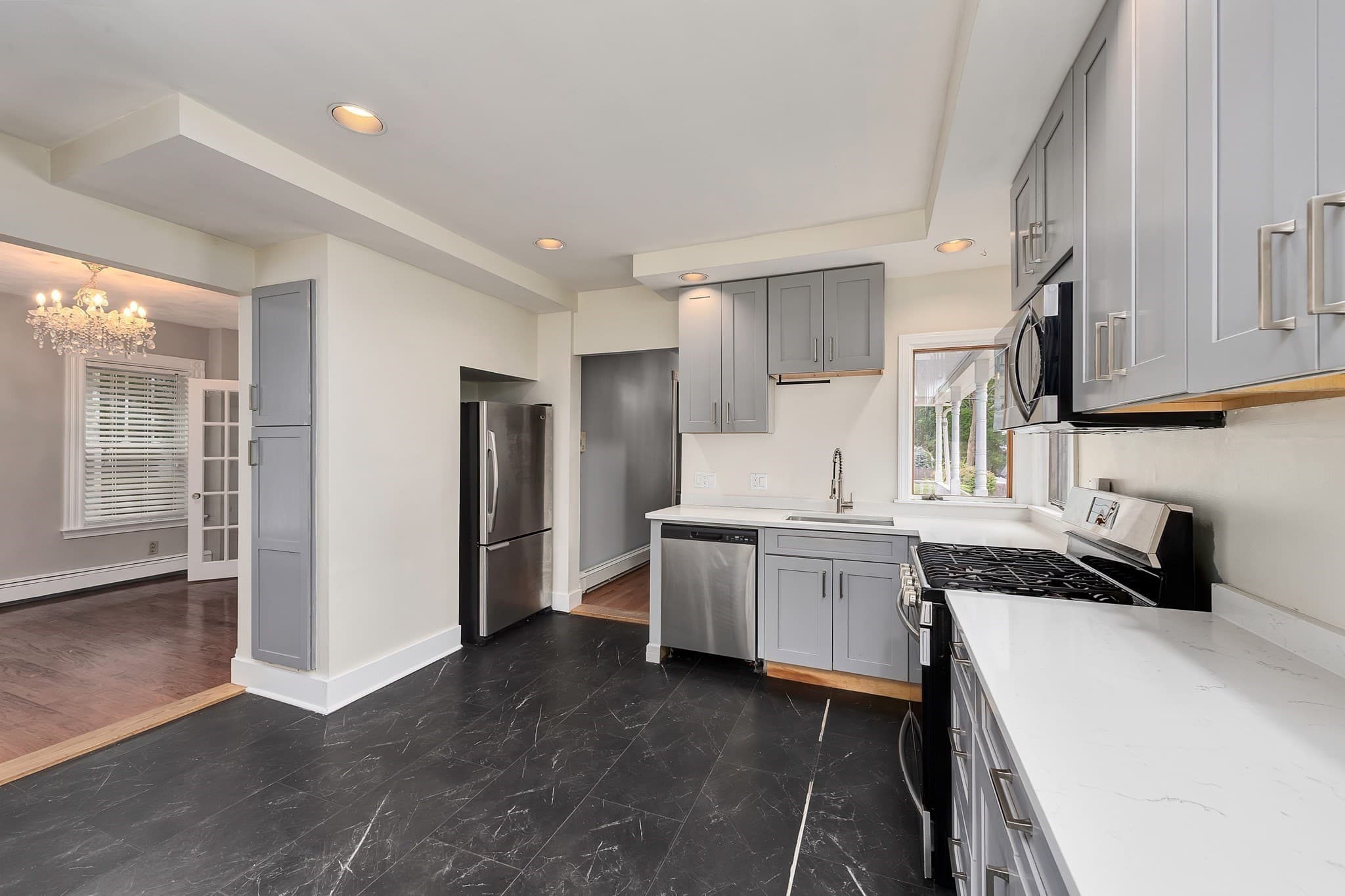 Single Family Residence at 8 Birch Hill Ave, Wakefield MA 01880, Wakefield, photo 4 of 28