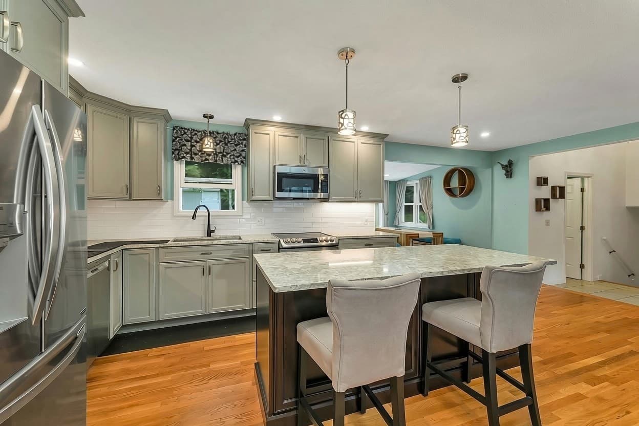 Single Family Residence at 10 Davis Road, Merrimack NH 03054, Merrimack, photo 2 of 40
