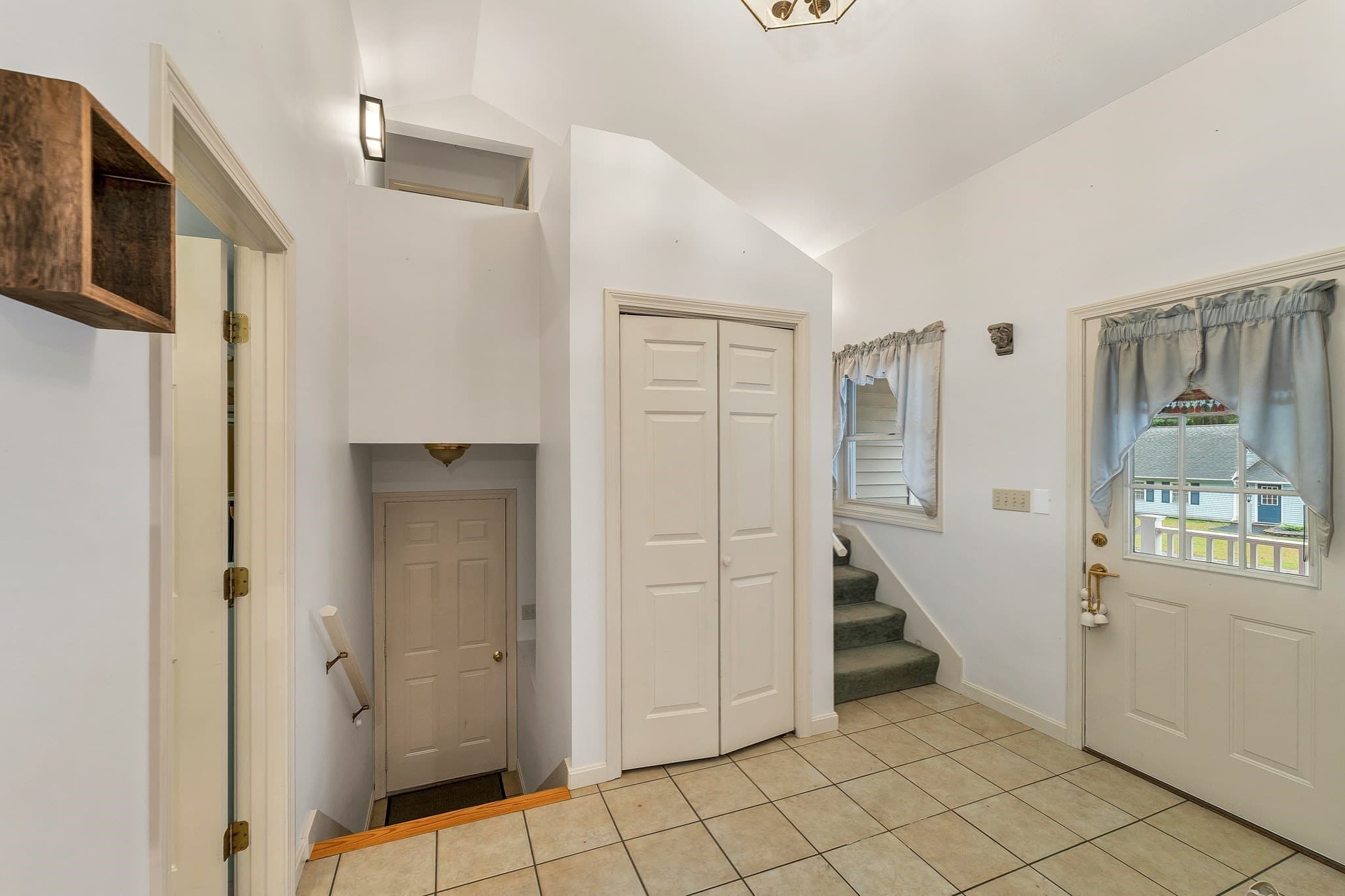Single Family Residence at 10 Davis Road, Merrimack NH 03054, Merrimack, photo 7 of 40