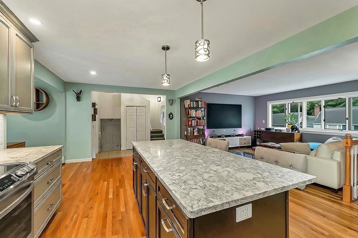 Single Family Residence at 10 Davis Road, Merrimack NH 03054, Merrimack, photo 3 of 40