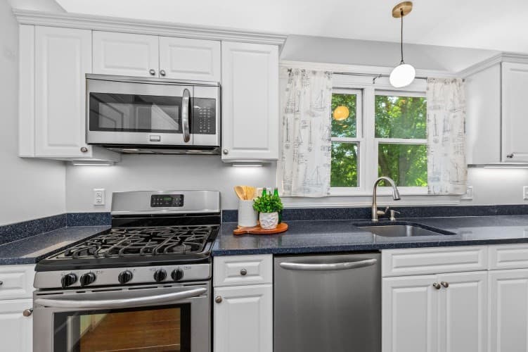 Condominium at 139 Warren Street # 2, Arlington MA 02474, Arlington, photo 9 of 27