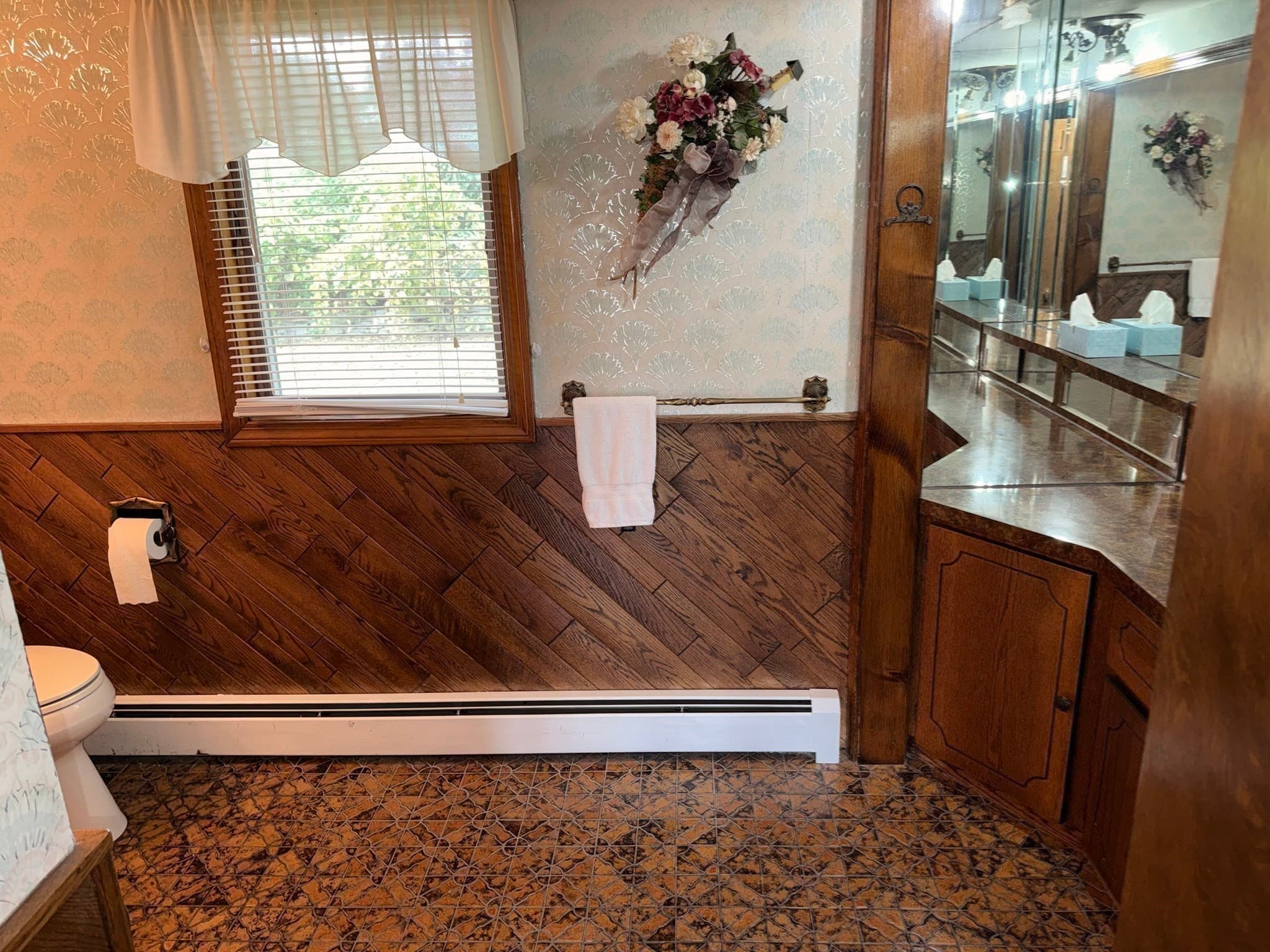 Single Family Residence at 171 Huron Ave, Holyoke MA 01040, Holyoke, photo 9 of 25