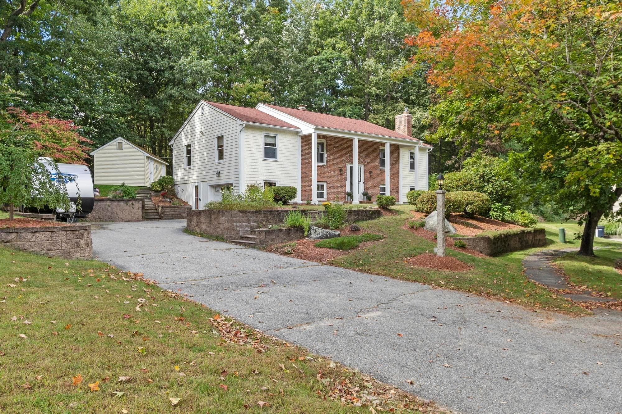 Single Family Residence at 43 Windy Ridge Rd, Holden MA 01522, Holden, photo 2 of 42