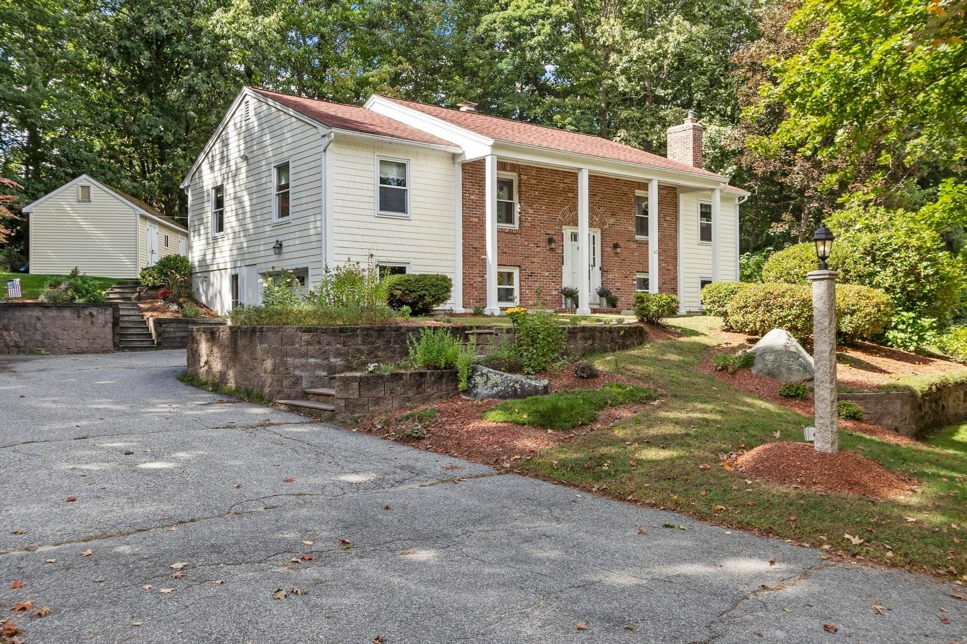 43 Windy Ridge Rd, Holden MA 01522