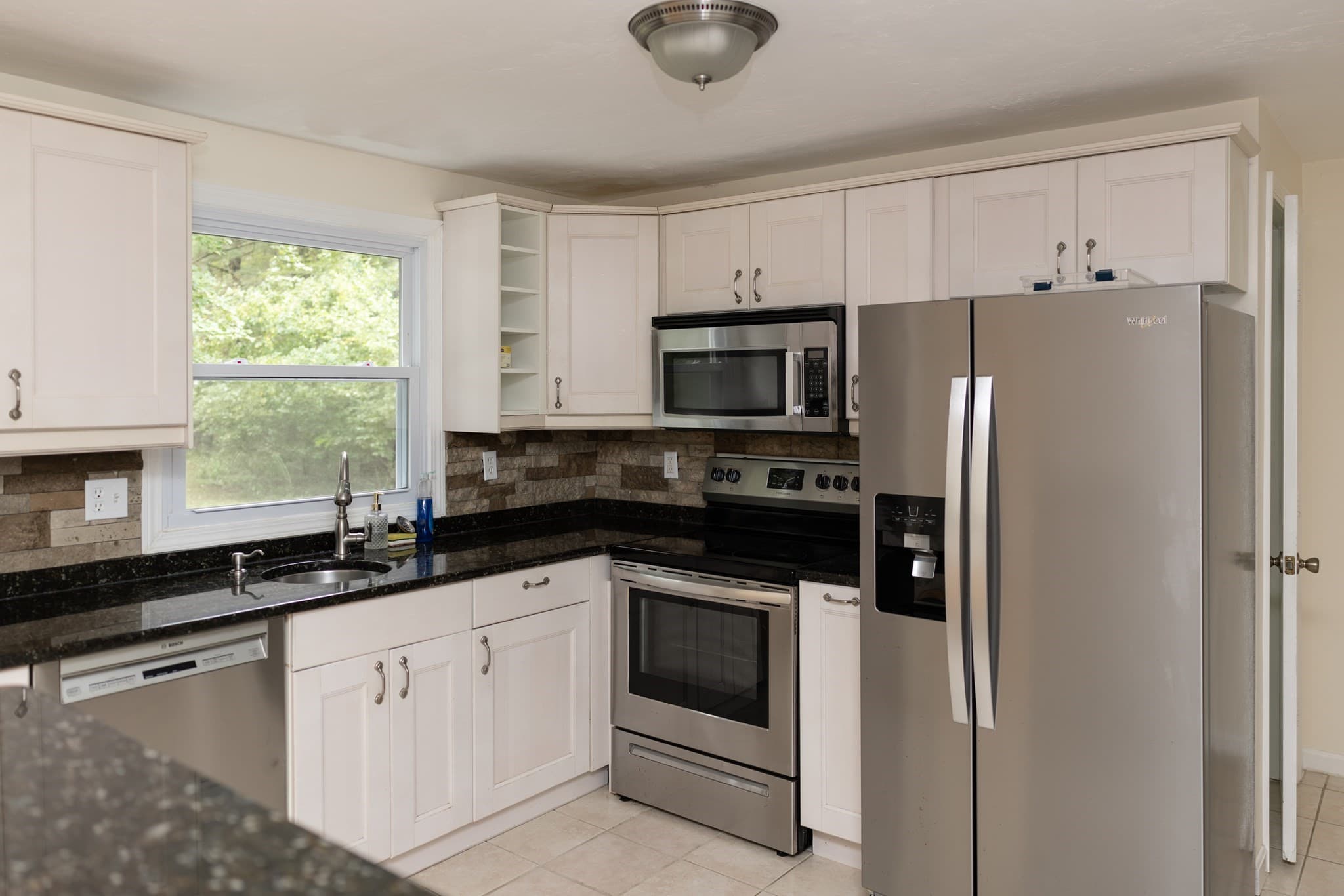 Condex at 7 Ledgeville Ave # A, Foxboro MA 02035, Foxboro, photo 3 of 14