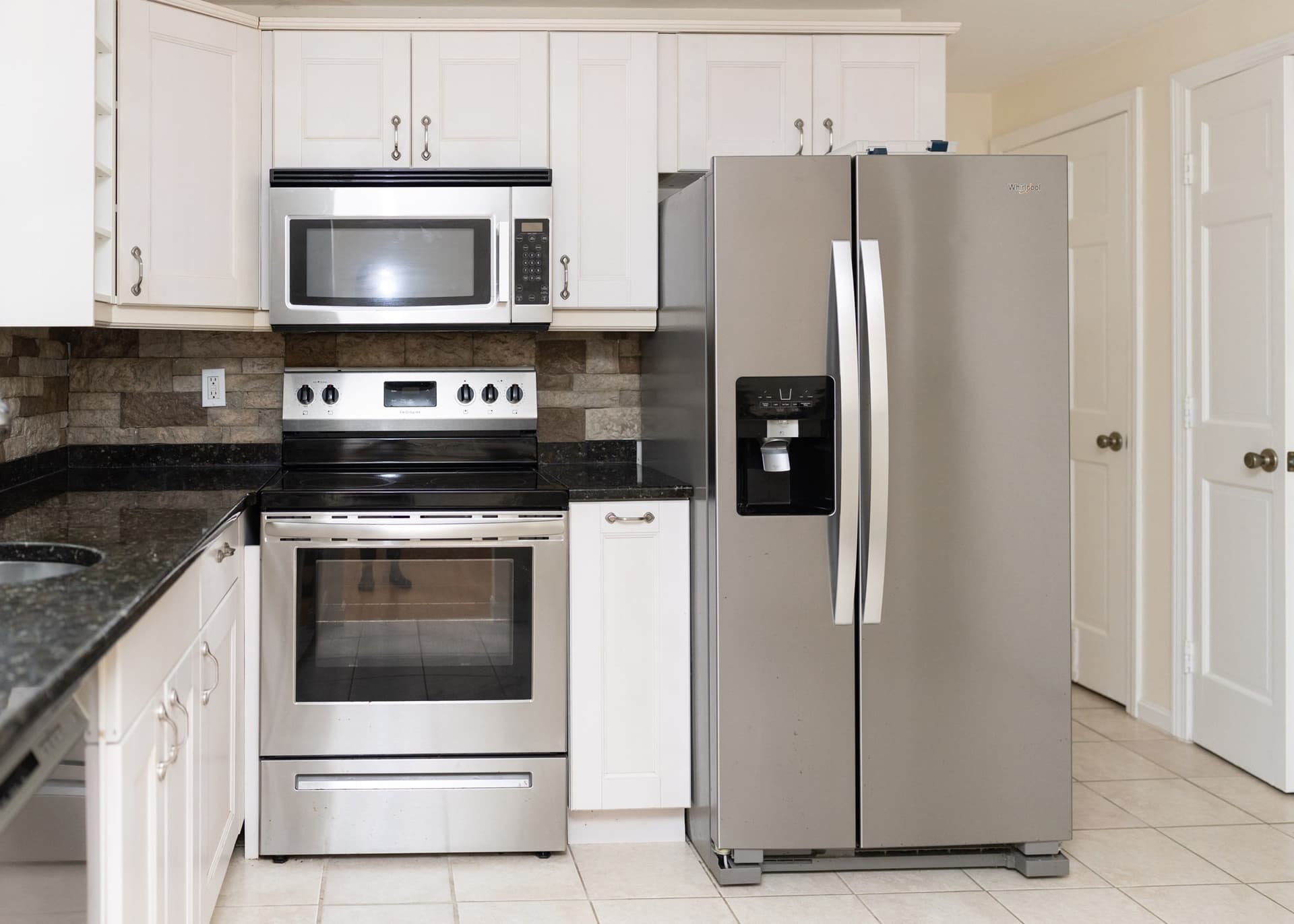 Condex at 7 Ledgeville Ave # A, Foxboro MA 02035, photo 5 of 14