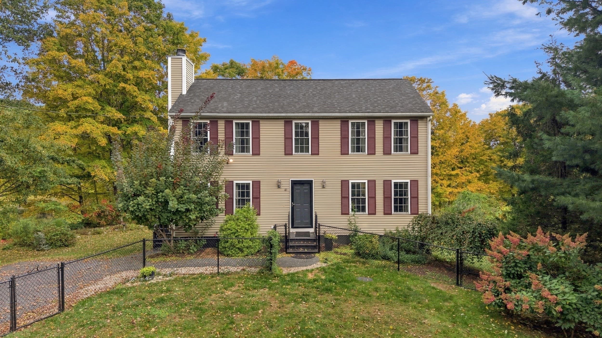 45 Howarth Rd, Oxford MA 01540