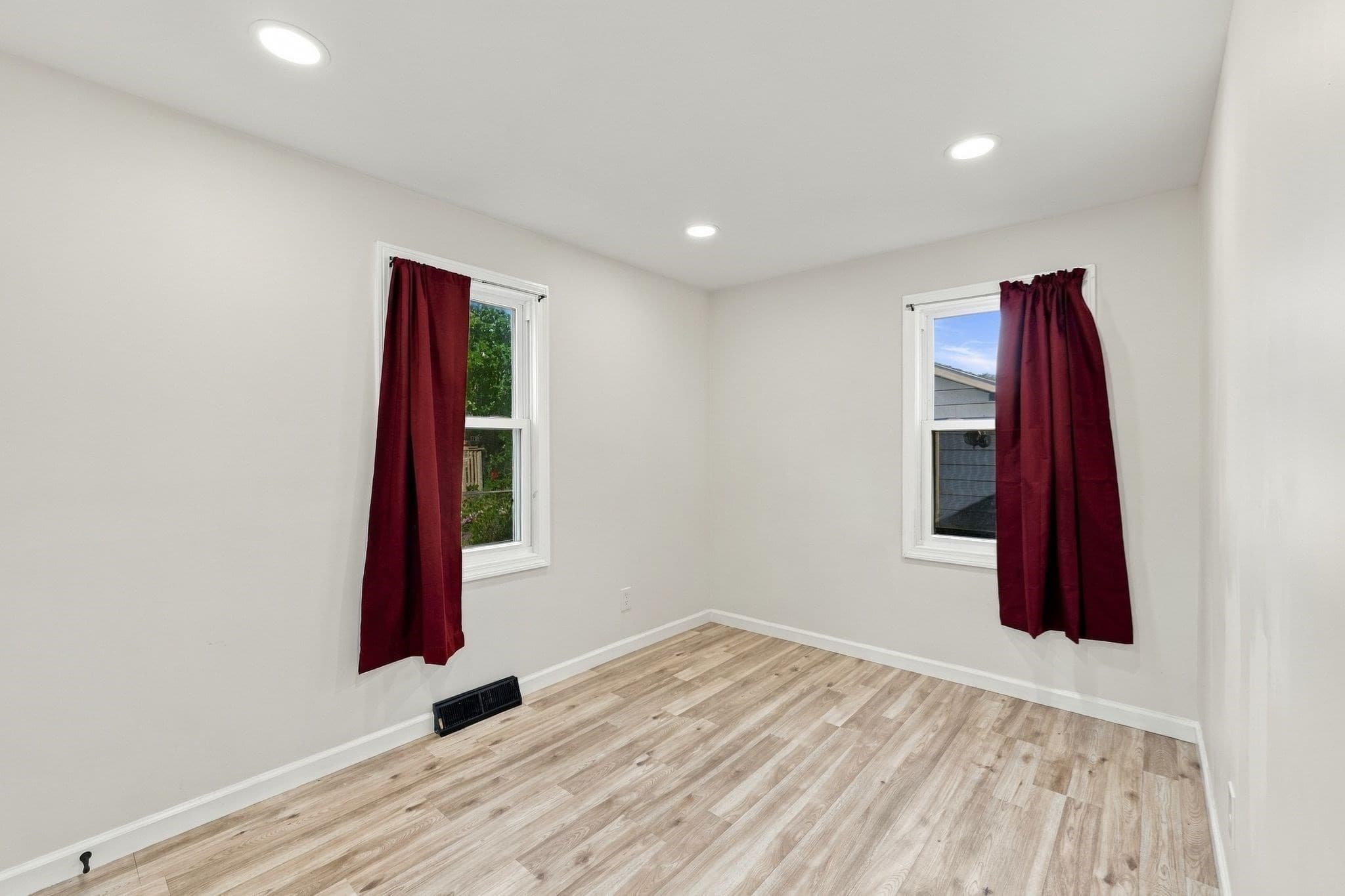 Single Family Residence at 196 Clarendon Ave, Chicopee MA 01013, Chicopee, photo 12 of 40