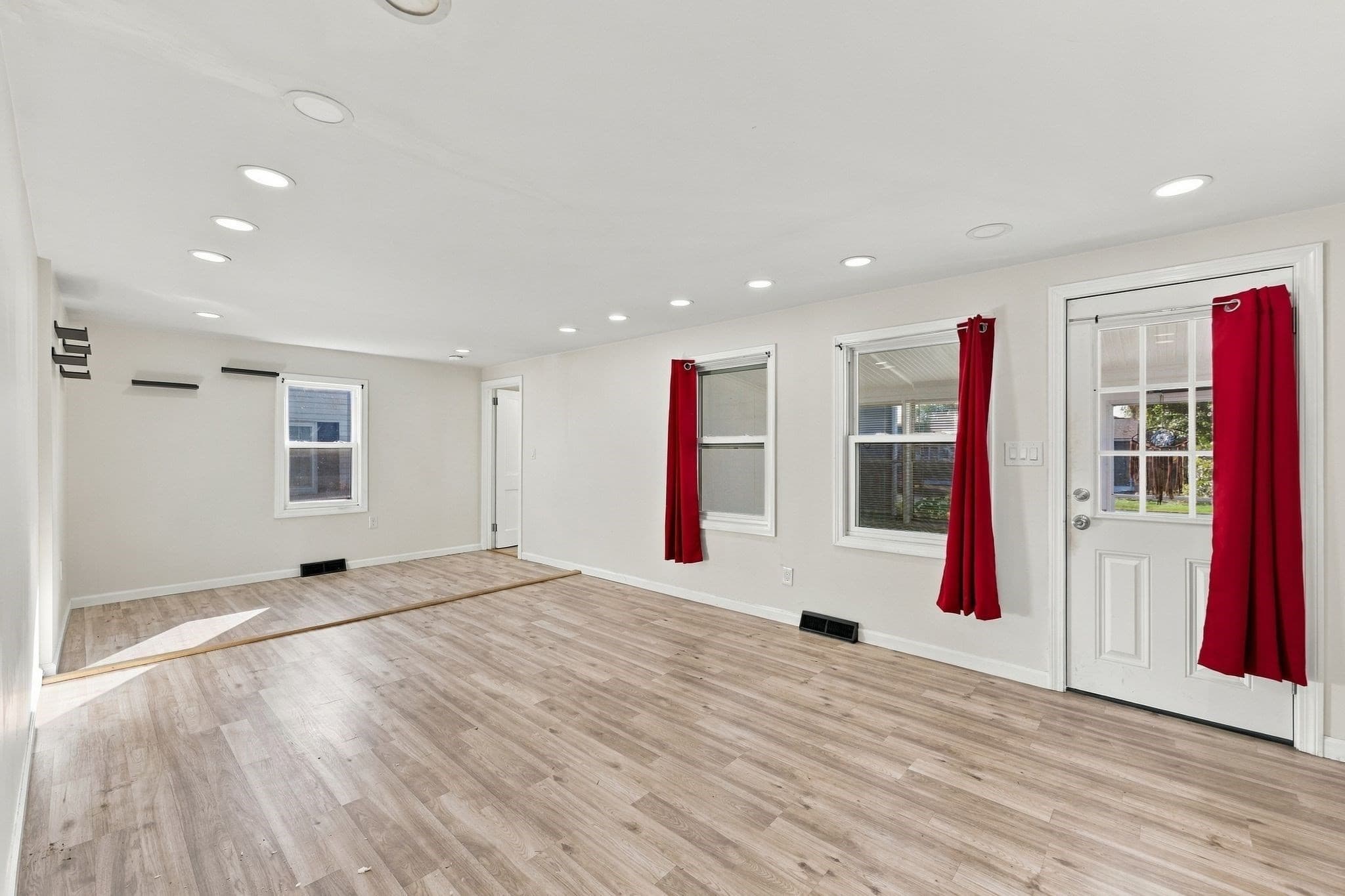 Single Family Residence at 196 Clarendon Ave, Chicopee MA 01013, Chicopee, photo 5 of 40