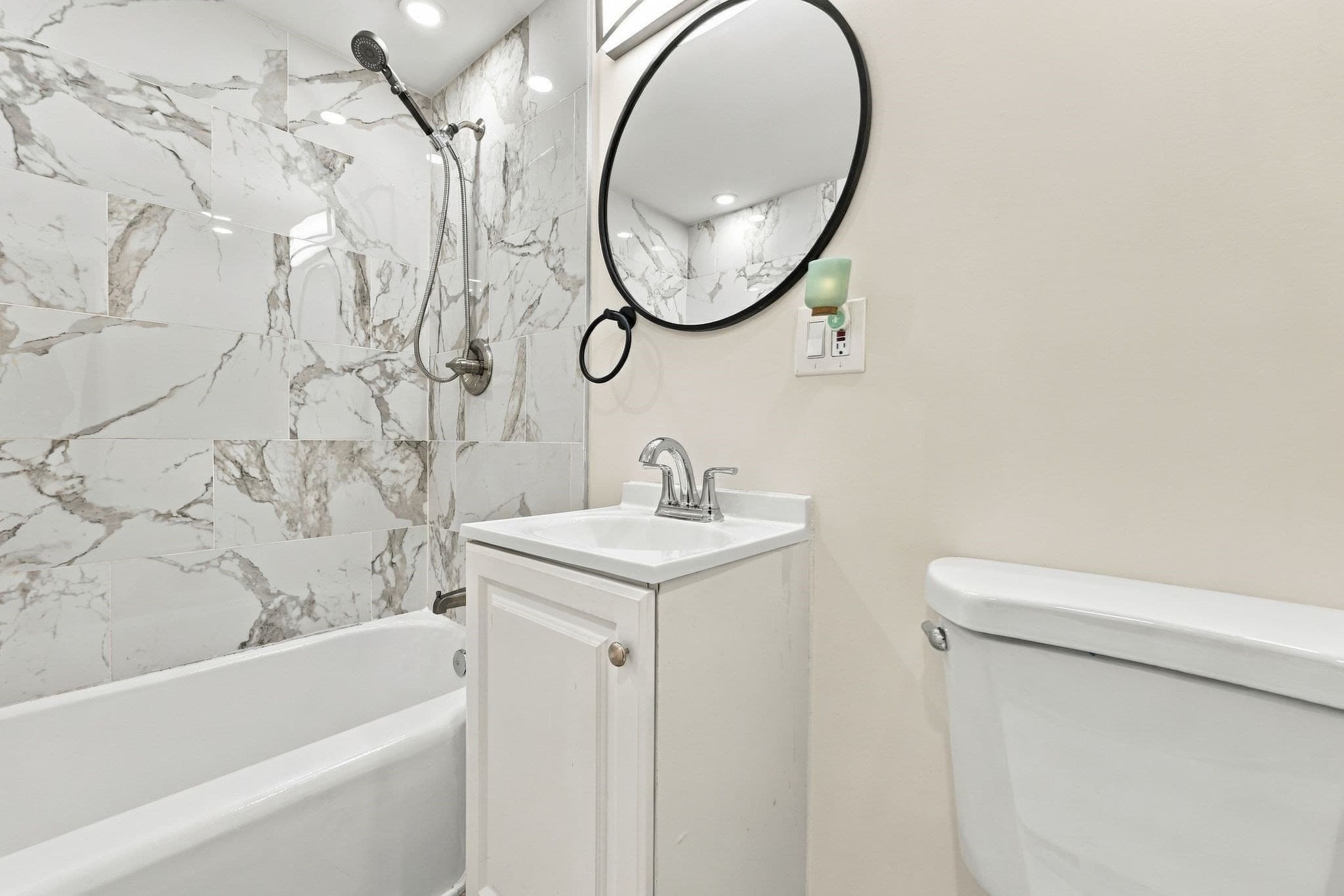 Single Family Residence at 196 Clarendon Ave, Chicopee MA 01013, Chicopee, photo 20 of 40