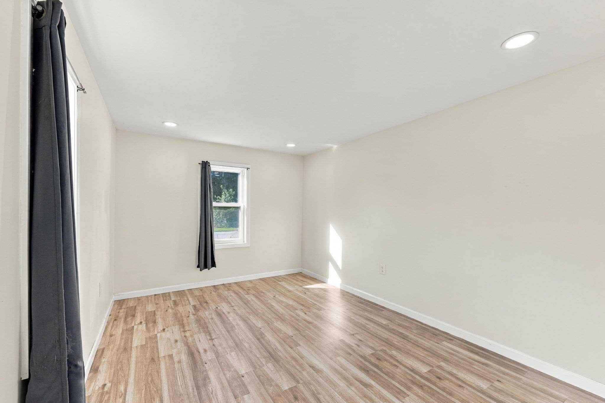 Single Family Residence at 196 Clarendon Ave, Chicopee MA 01013, Chicopee, photo 9 of 40