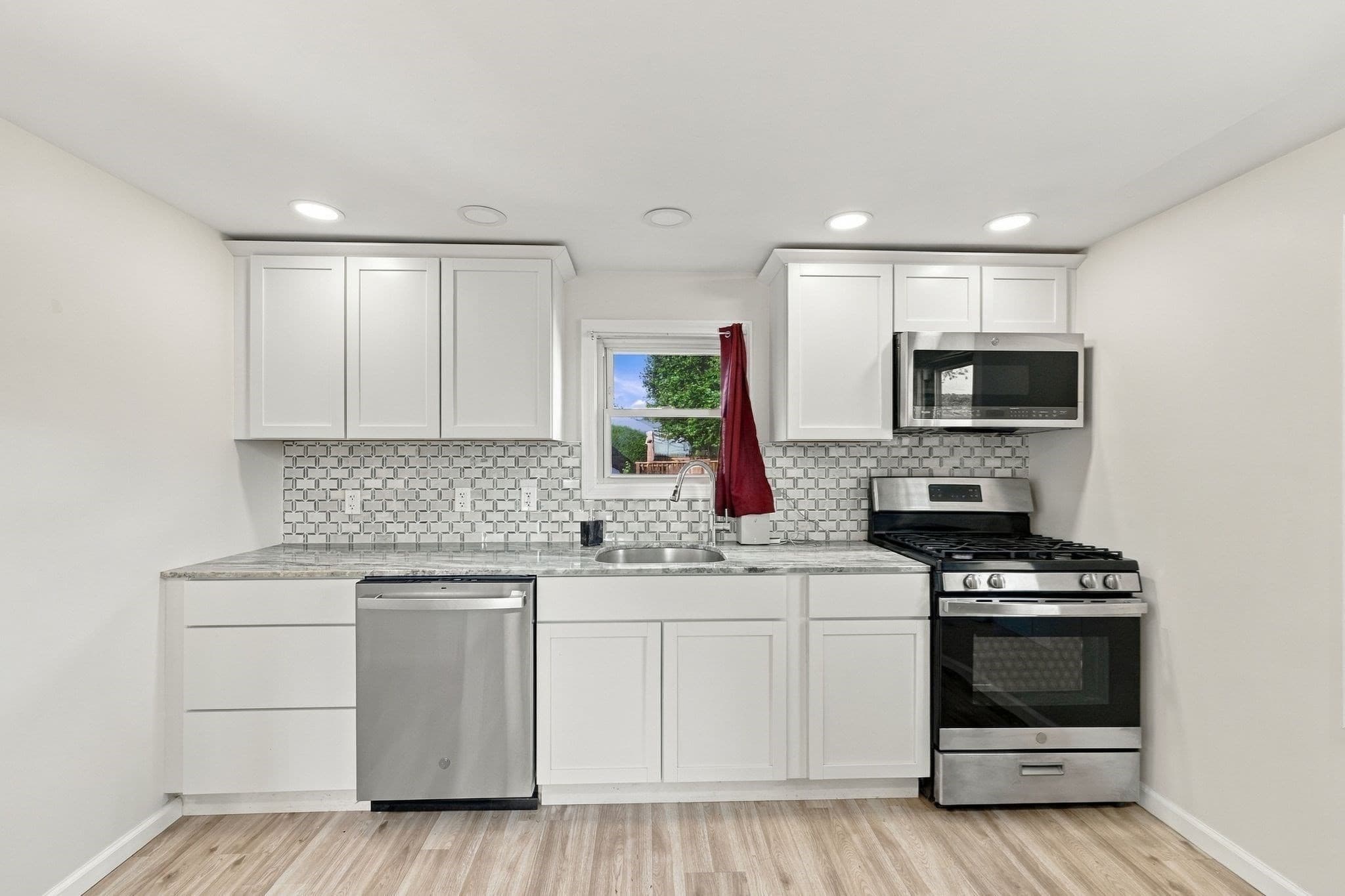 Single Family Residence at 196 Clarendon Ave, Chicopee MA 01013, Chicopee, photo 25 of 40