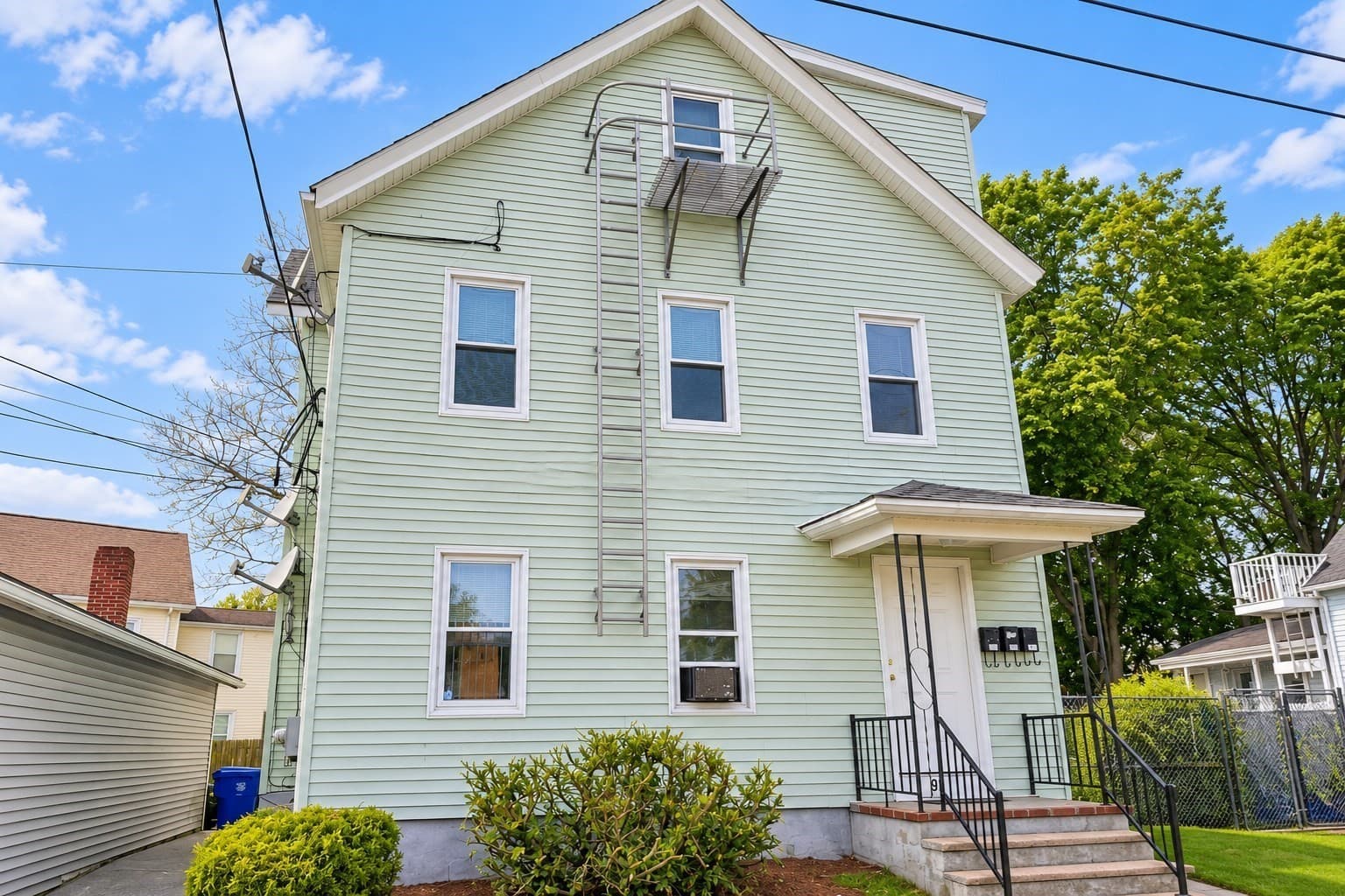 3 Family at 99 Winthrop St, Taunton MA 02780, Taunton, photo 2 of 25