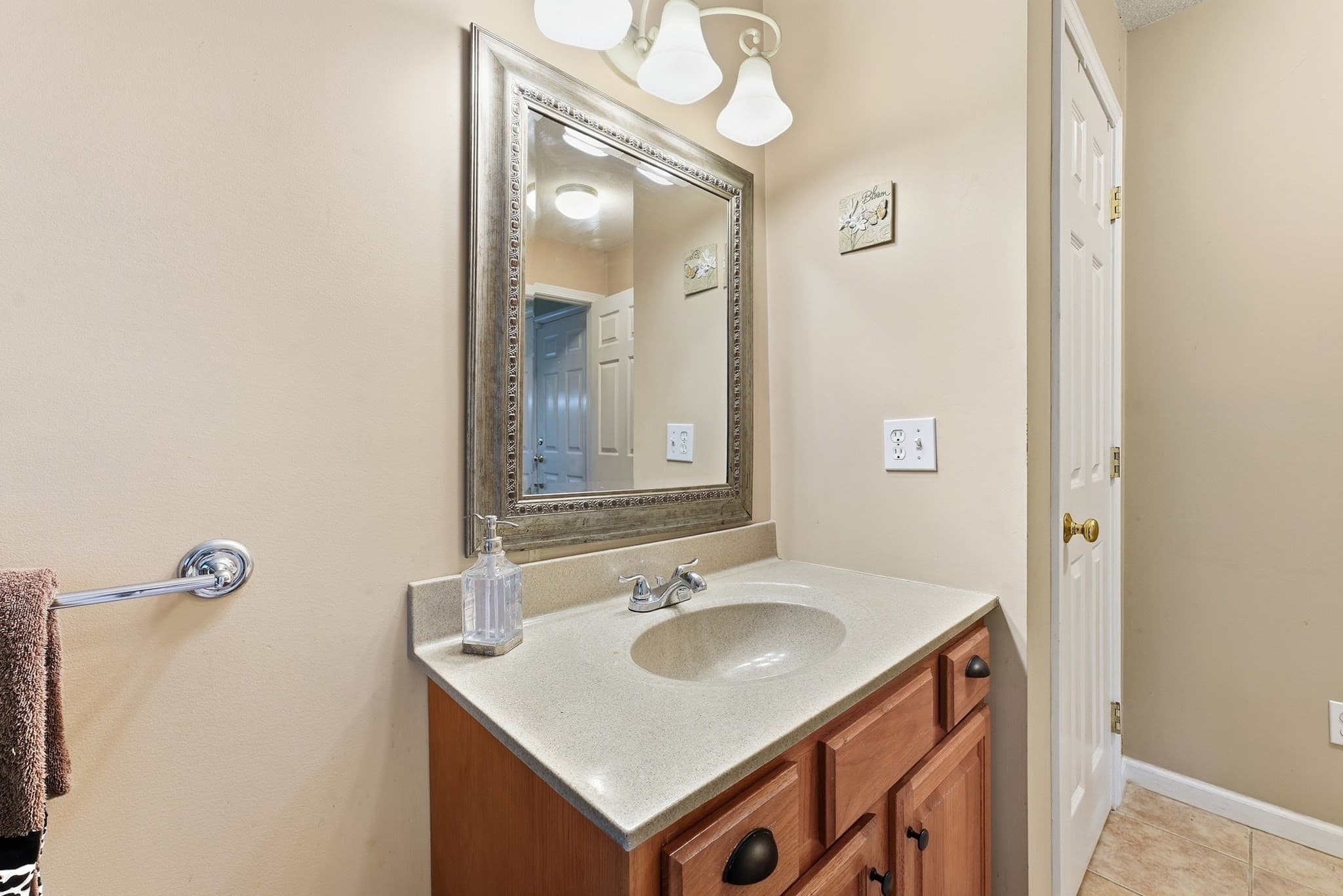Single Family Residence at 10 John St, East Longmeadow MA 01028, East Longmeadow, photo 16 of 38