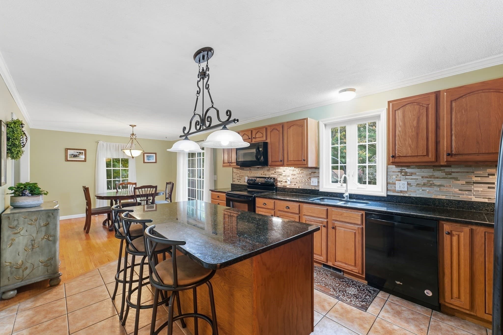 Single Family Residence at 10 John St, East Longmeadow MA 01028, East Longmeadow, photo 12 of 38