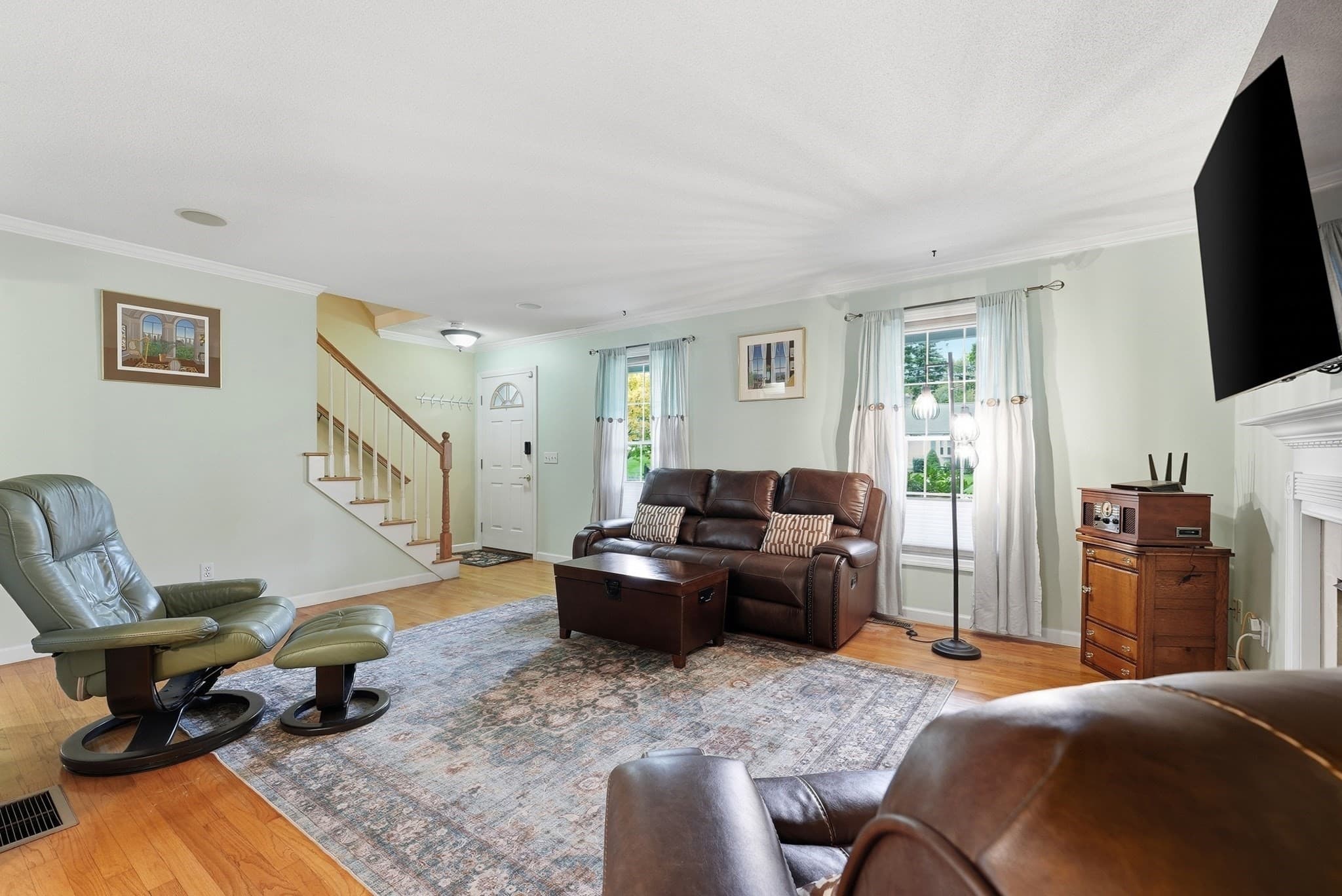 Single Family Residence at 10 John St, East Longmeadow MA 01028, East Longmeadow, photo 7 of 38