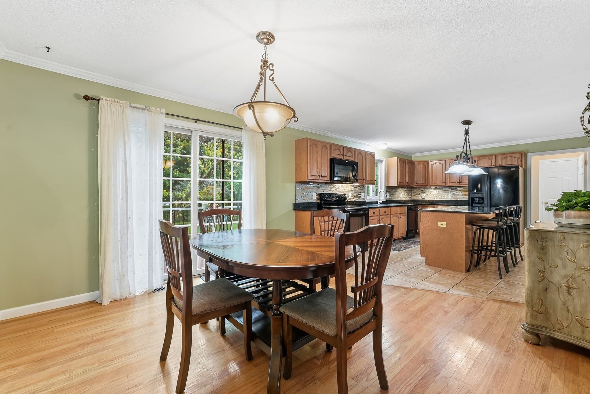 Single Family Residence at 10 John St, East Longmeadow MA 01028, East Longmeadow, photo 14 of 38