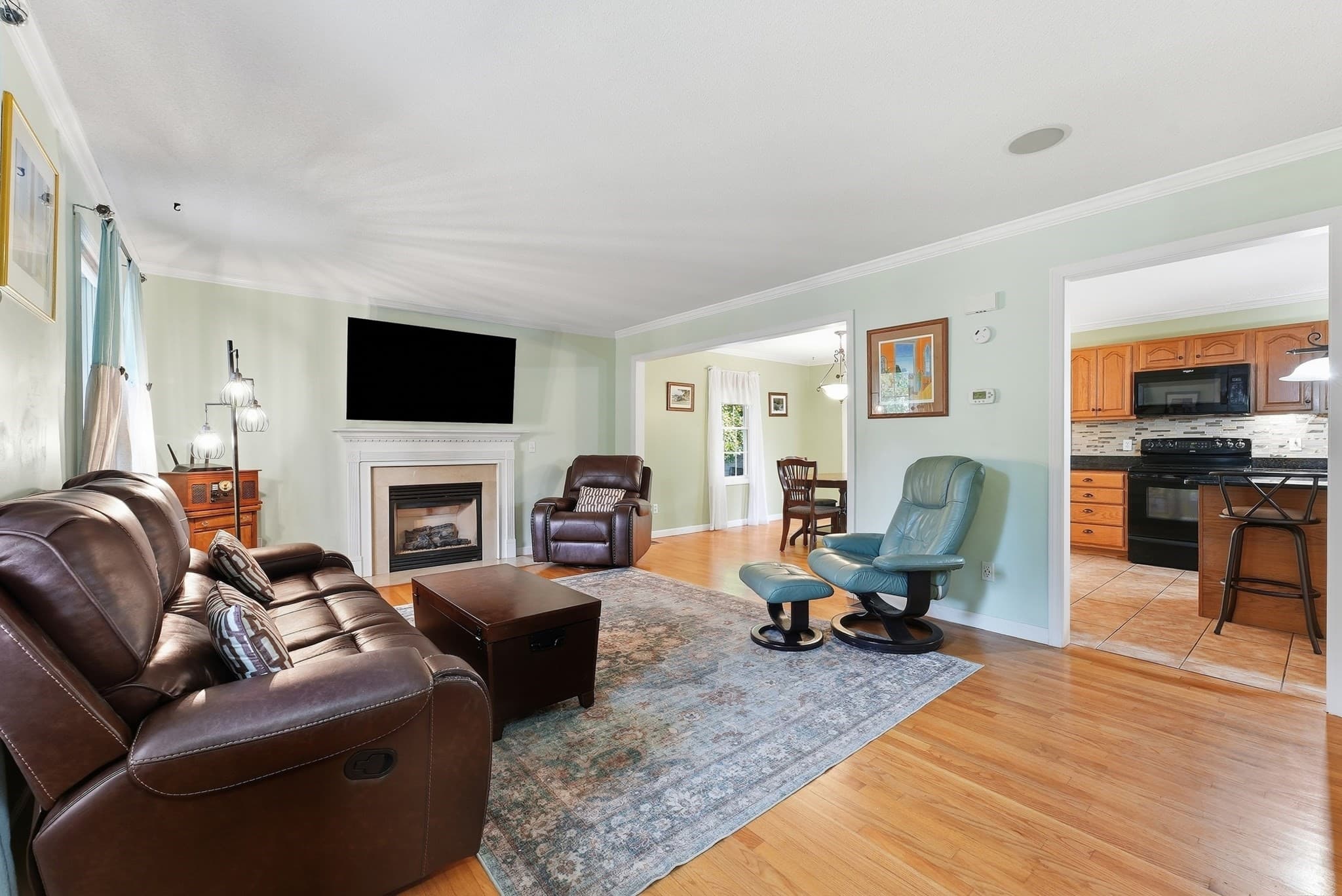 Single Family Residence at 10 John St, East Longmeadow MA 01028, East Longmeadow, photo 4 of 38