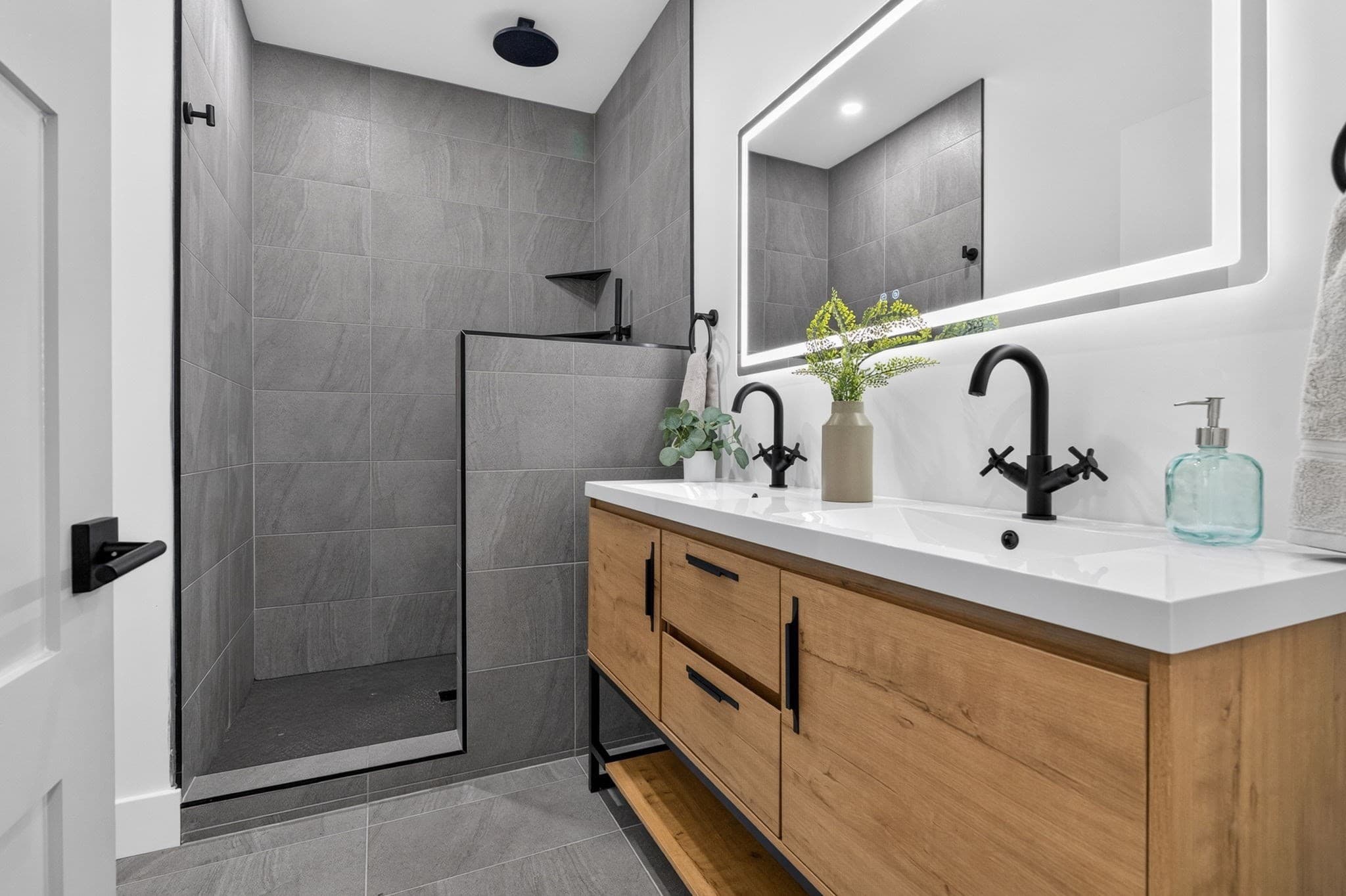 Condominium at 116 Heath Street # B, Somerville MA 02145, Somerville, photo 11 of 17