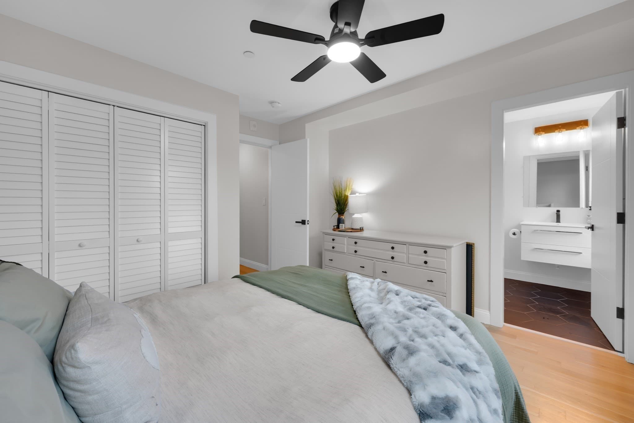 Condominium at 74 Everett St # 3, Boston MA 02128, Boston, photo 13 of 29