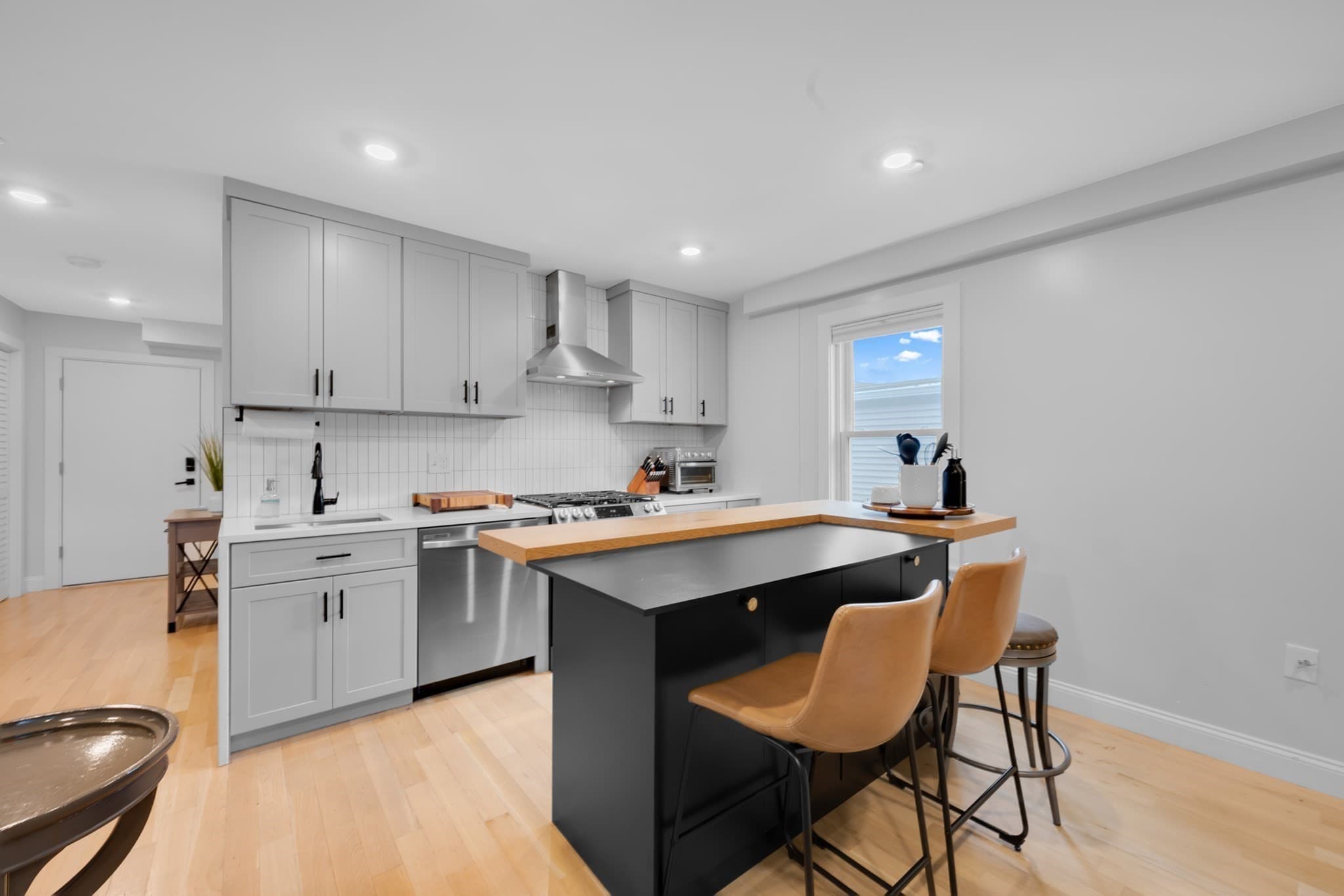 Condominium at 74 Everett St # 3, Boston MA 02128, Boston, photo 4 of 29