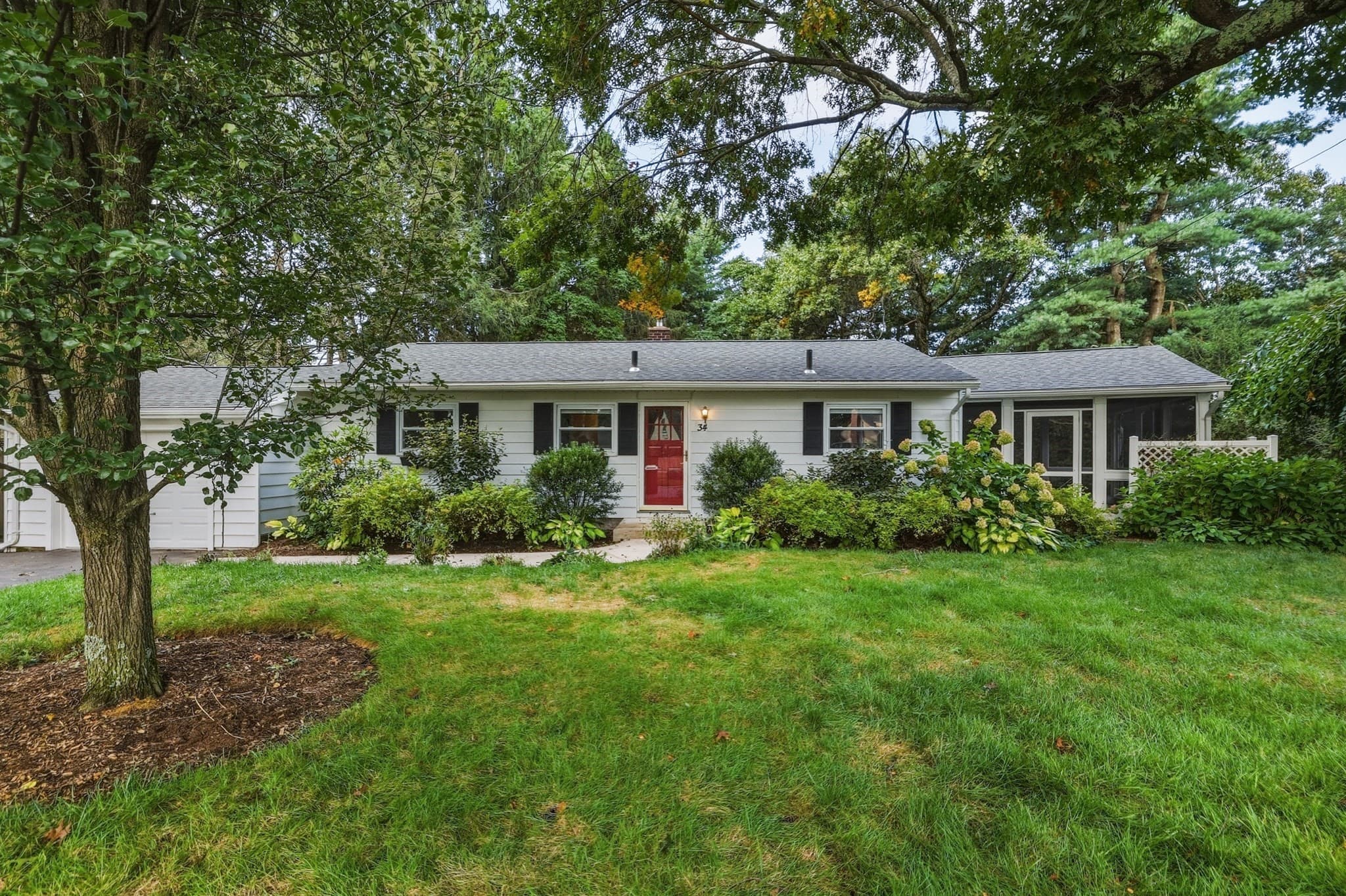 34 Skyridge Ln, Springfield MA 01128