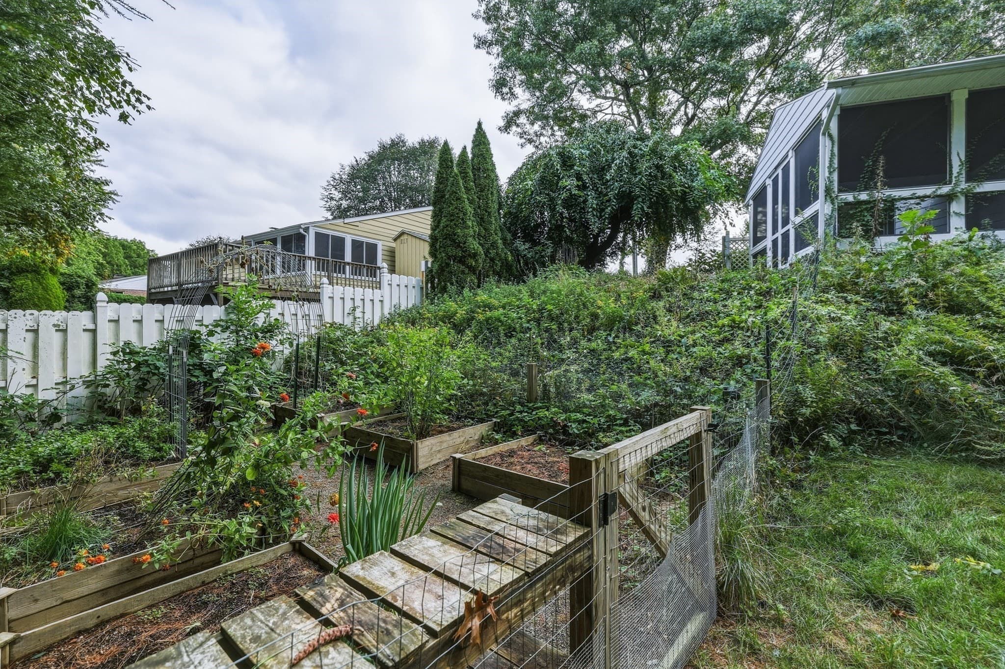 Single Family Residence at 34 Skyridge Ln, Springfield MA 01128, Springfield, photo 10 of 34