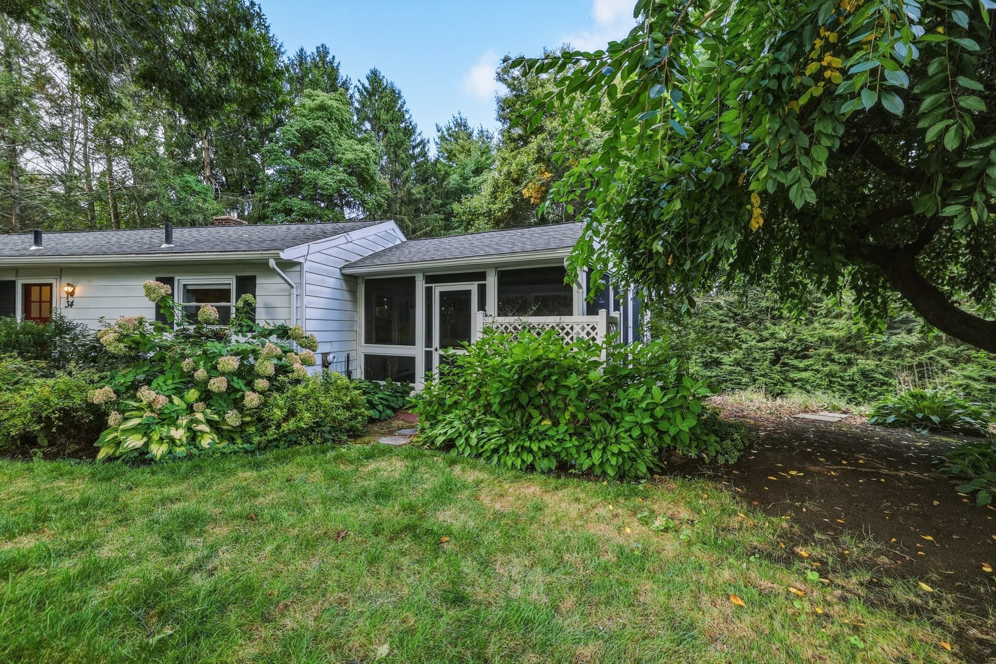 Single Family Residence at 34 Skyridge Ln, Springfield MA 01128, Springfield, photo 4 of 34