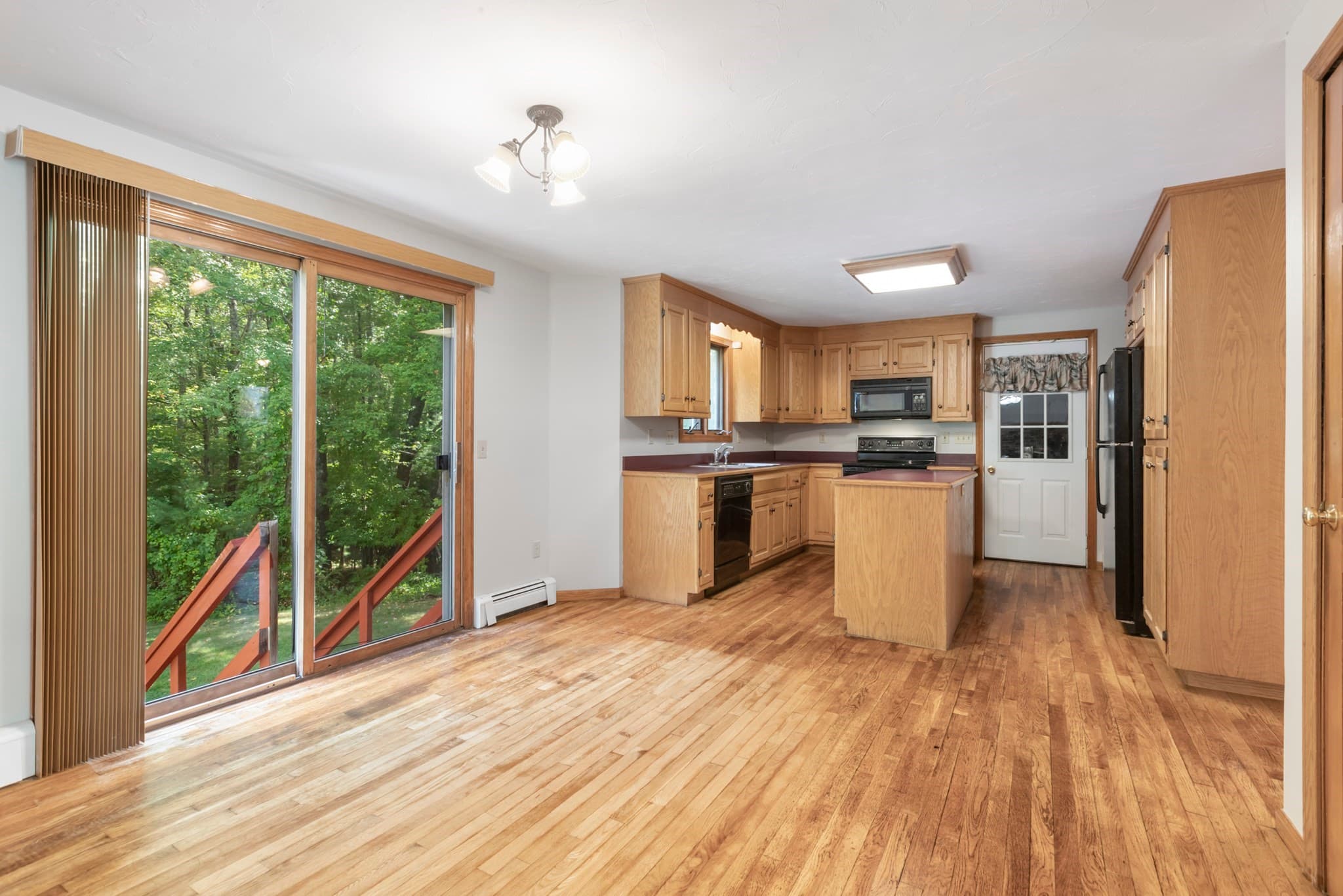 Single Family Residence at 25 Caswell Ct, Douglas MA 01516, Douglas, photo 12 of 32