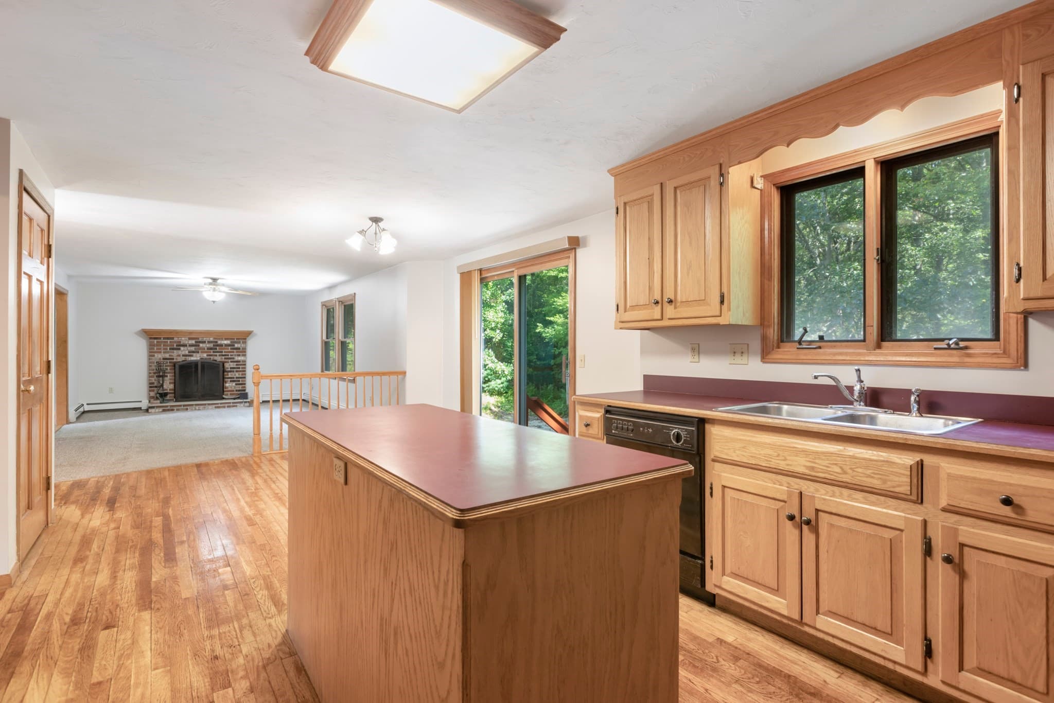Single Family Residence at 25 Caswell Ct, Douglas MA 01516, Douglas, photo 9 of 32