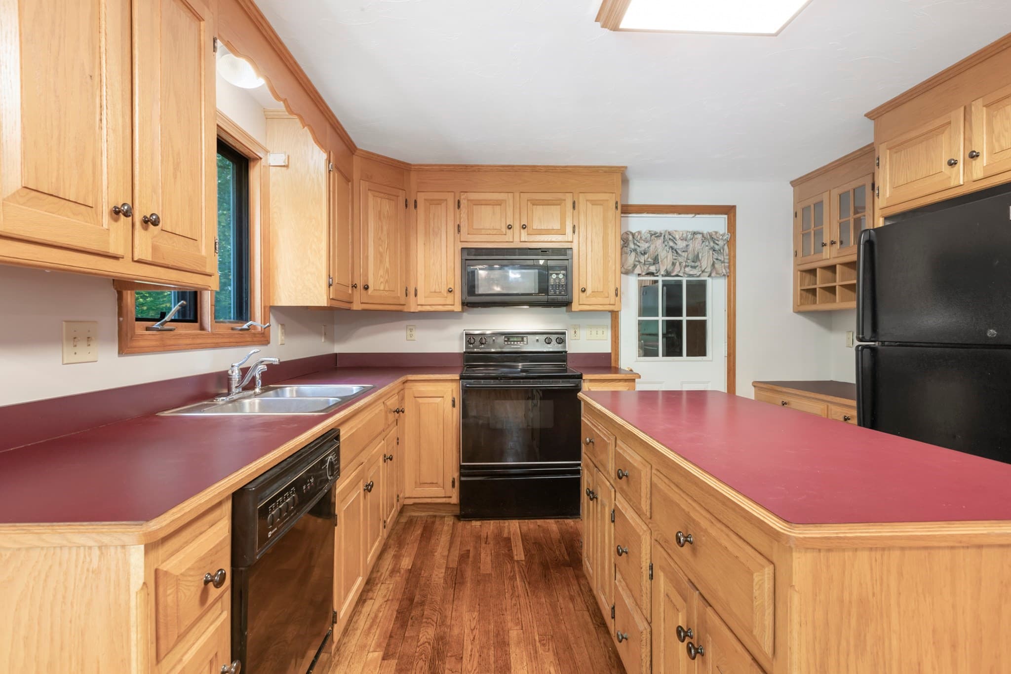 Single Family Residence at 25 Caswell Ct, Douglas MA 01516, Douglas, photo 10 of 32