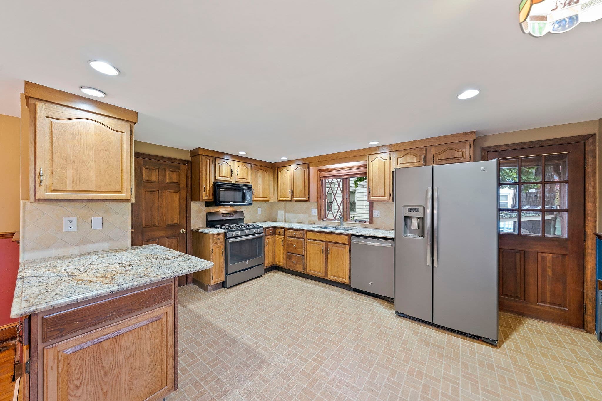 Single Family Residence at 209 Highland Ave, Quincy MA 02170, Quincy, photo 4 of 41
