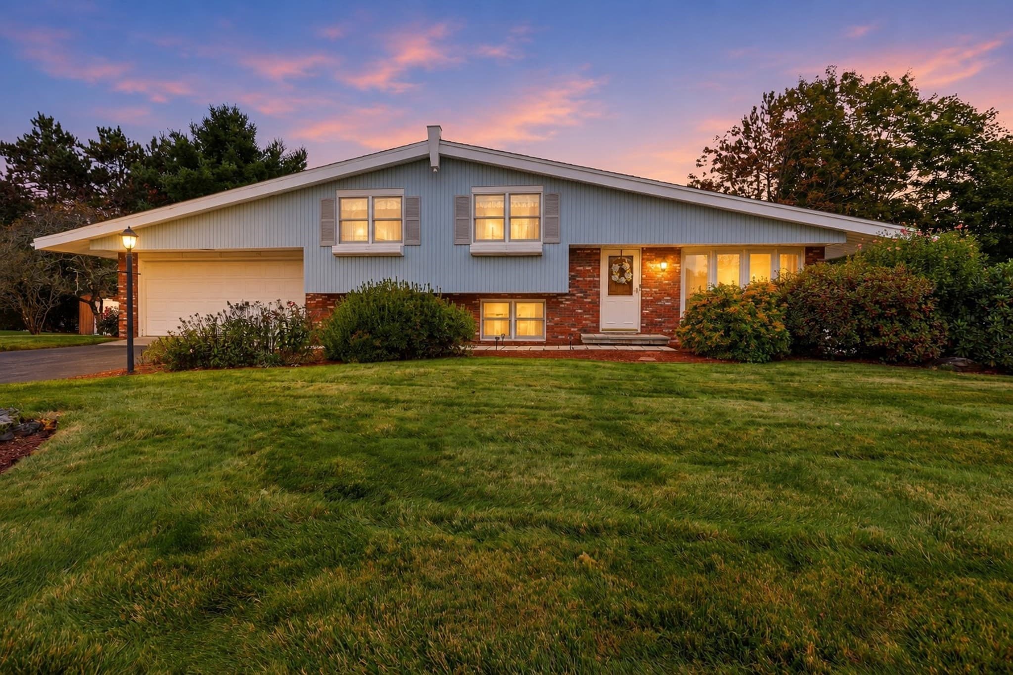 Single Family Residence at 44 Dennison Hill Rd, Southbridge MA 01550, Southbridge, photo 2 of 32