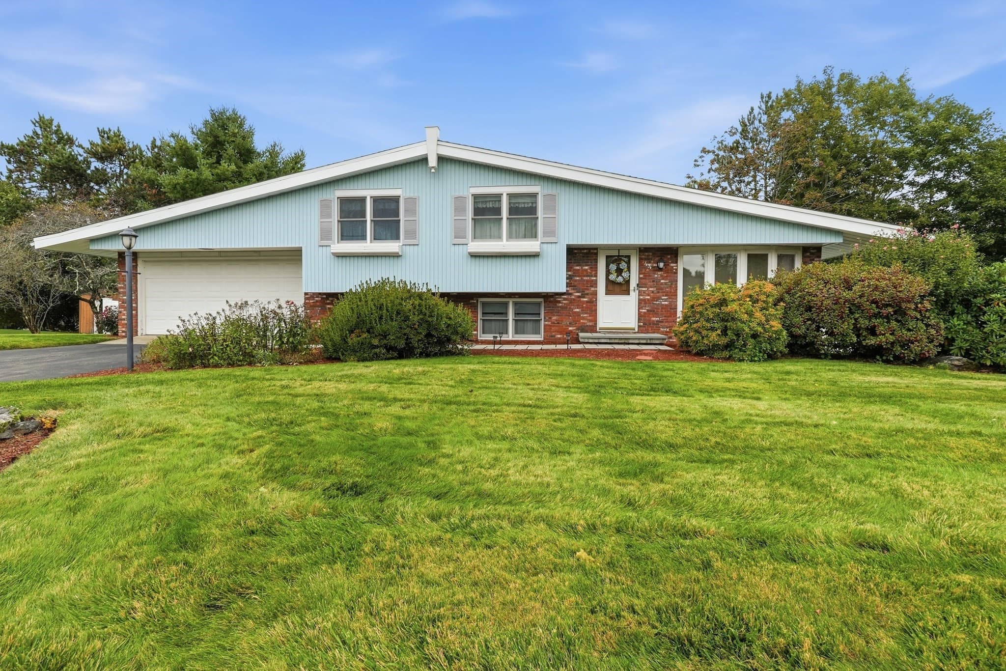 44 Dennison Hill Rd, Southbridge MA 01550