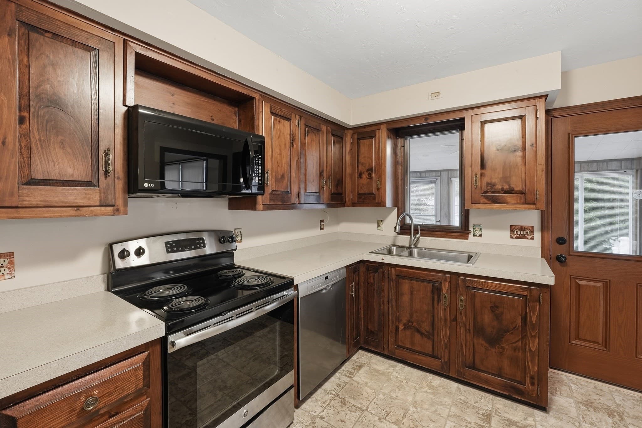 Single Family Residence at 44 Dennison Hill Rd, Southbridge MA 01550, Southbridge, photo 5 of 32