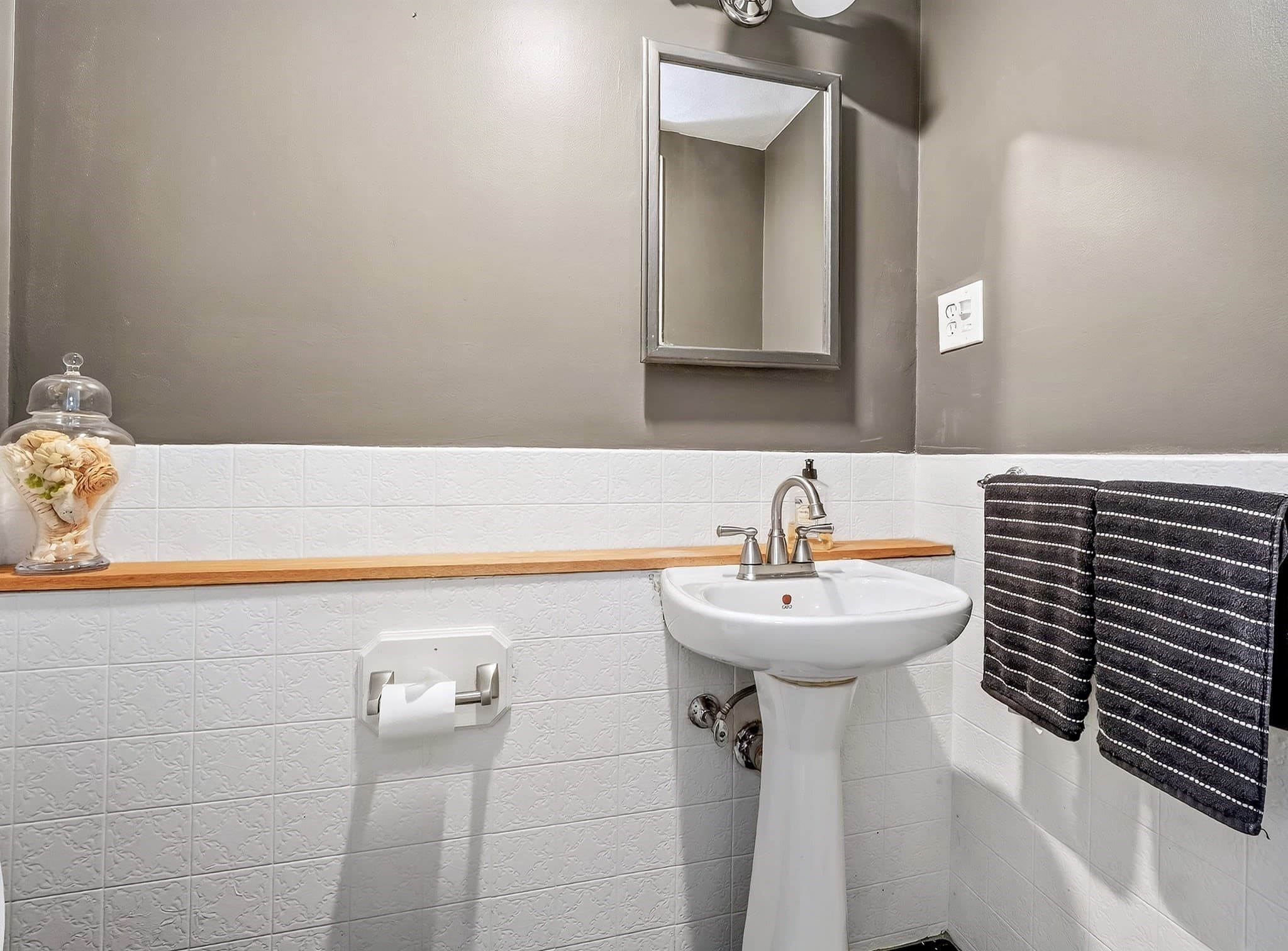Single Family Residence at 37 Norman Rd, Melrose MA 02176, Melrose, photo 17 of 37