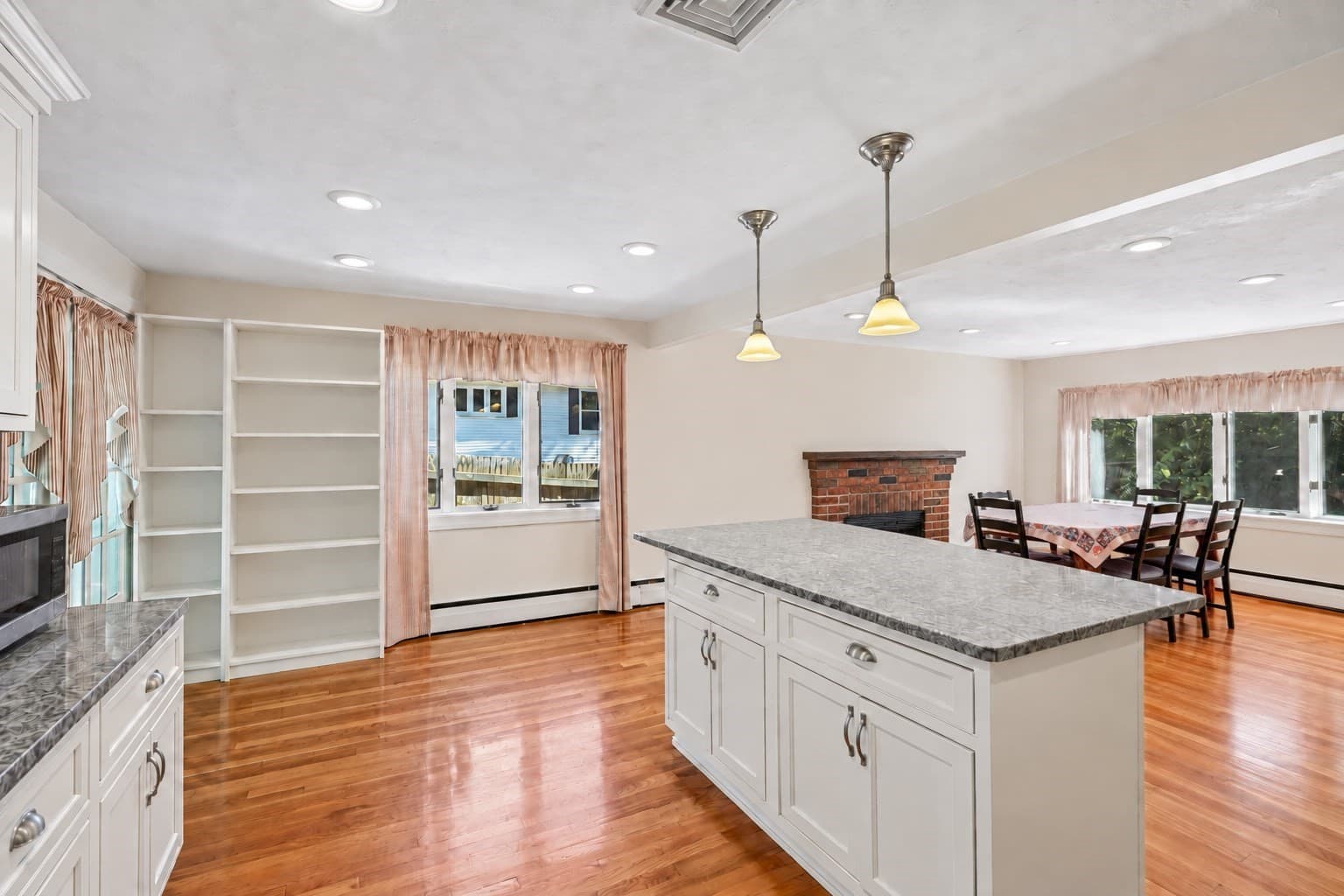 Single Family Residence at 25 Evelyn Pl, Quincy MA 02171, Quincy, photo 6 of 32