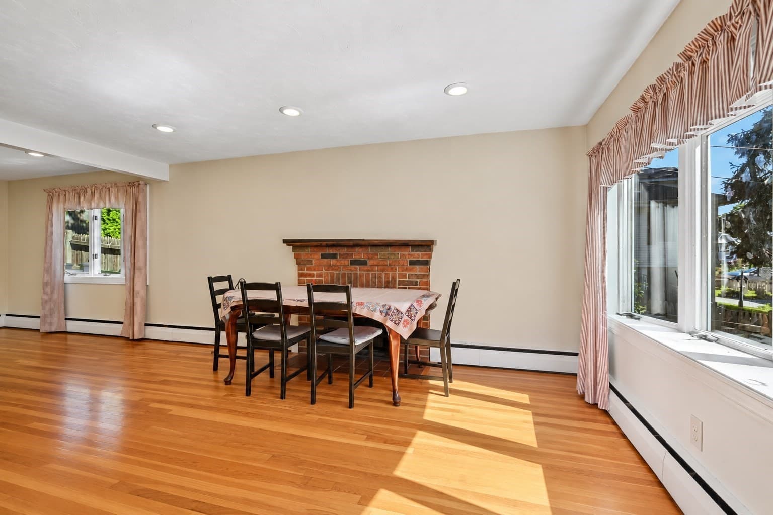 Single Family Residence at 25 Evelyn Pl, Quincy MA 02171, Quincy, photo 7 of 32