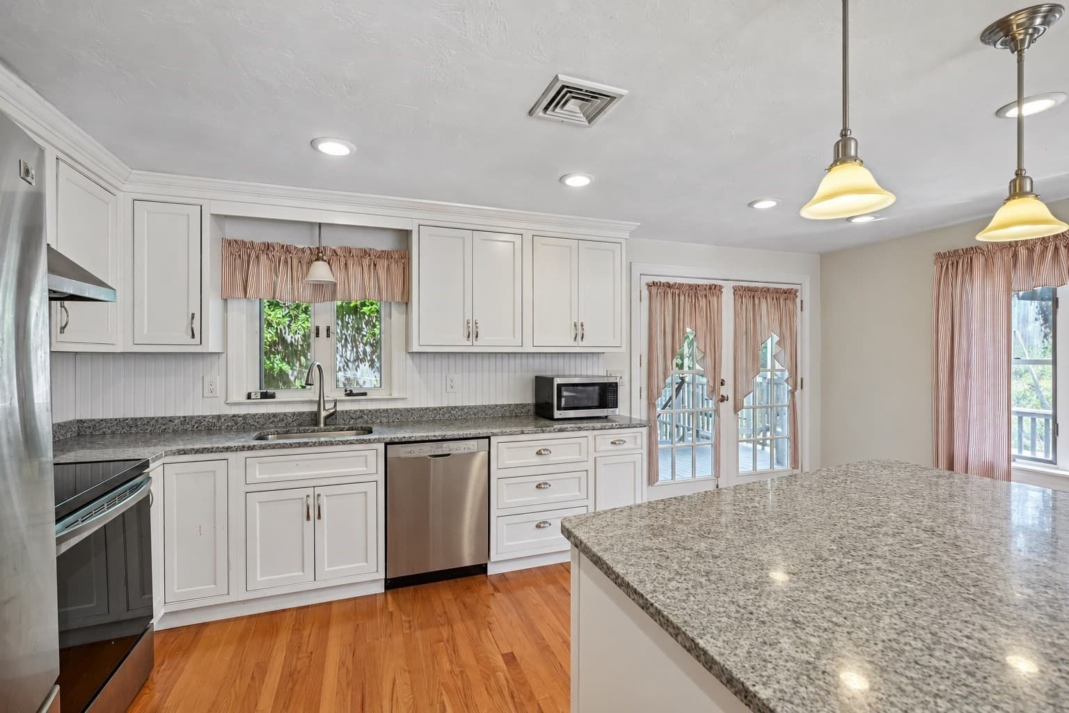 Single Family Residence at 25 Evelyn Pl, Quincy MA 02171, Quincy, photo 5 of 32