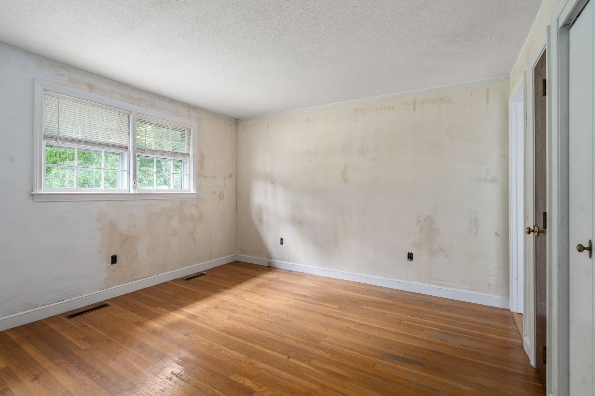 2 Family - 2 Units Side by Side at 11 Summit Road, Southborough MA 01772, Southborough, photo 32 of 41